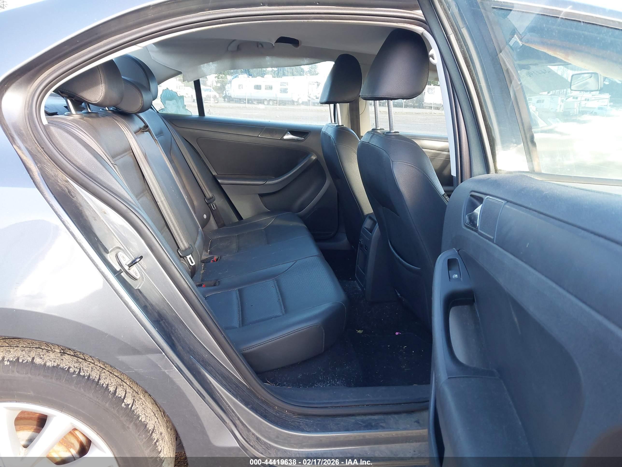 VOLKSWAGEN JETTA image 8