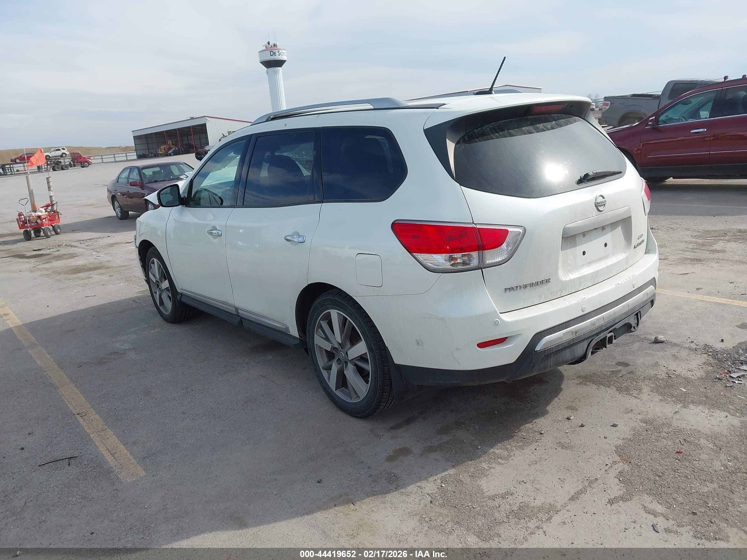 NISSAN PATHFINDER image 3