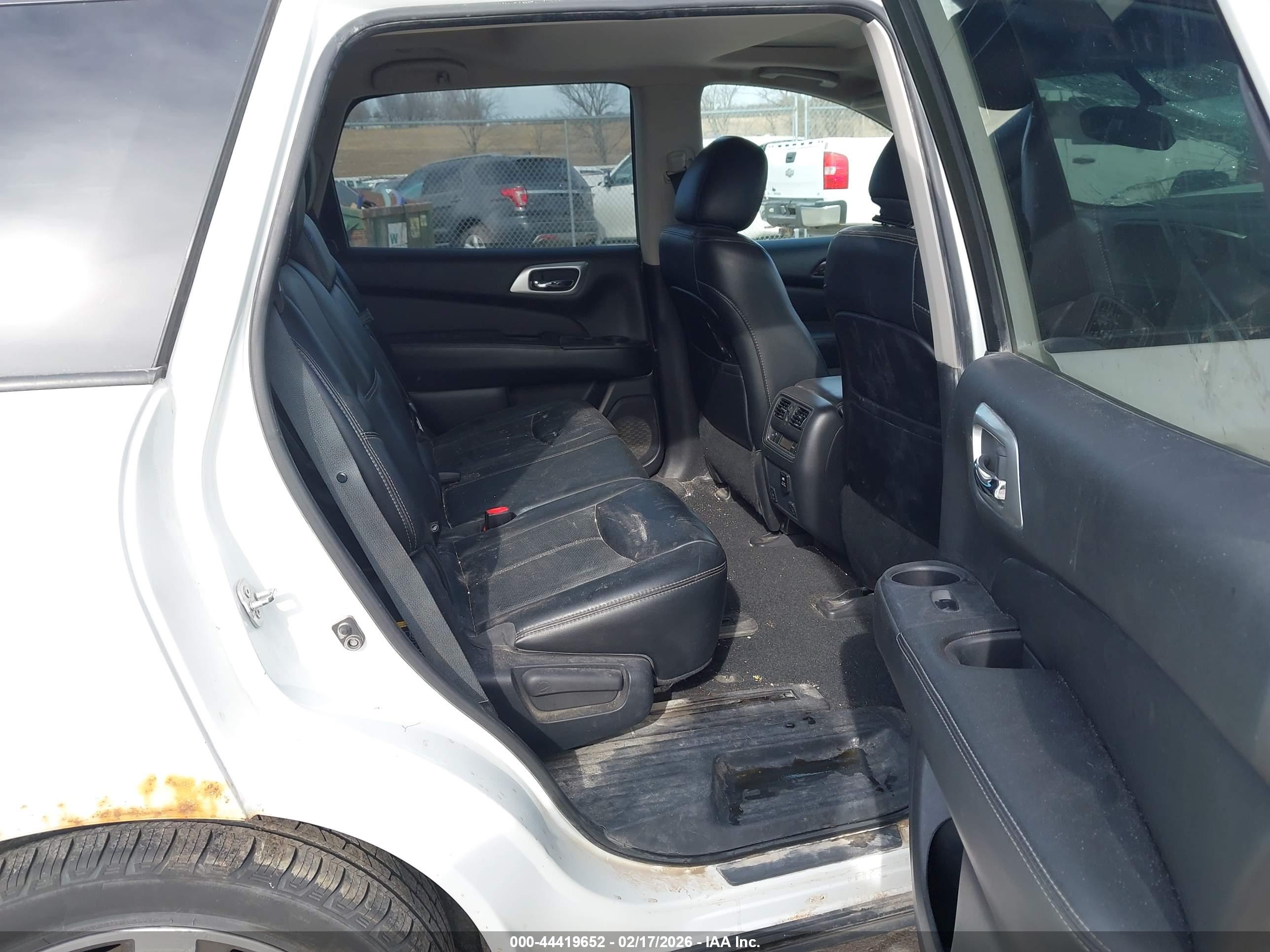 NISSAN PATHFINDER image 8