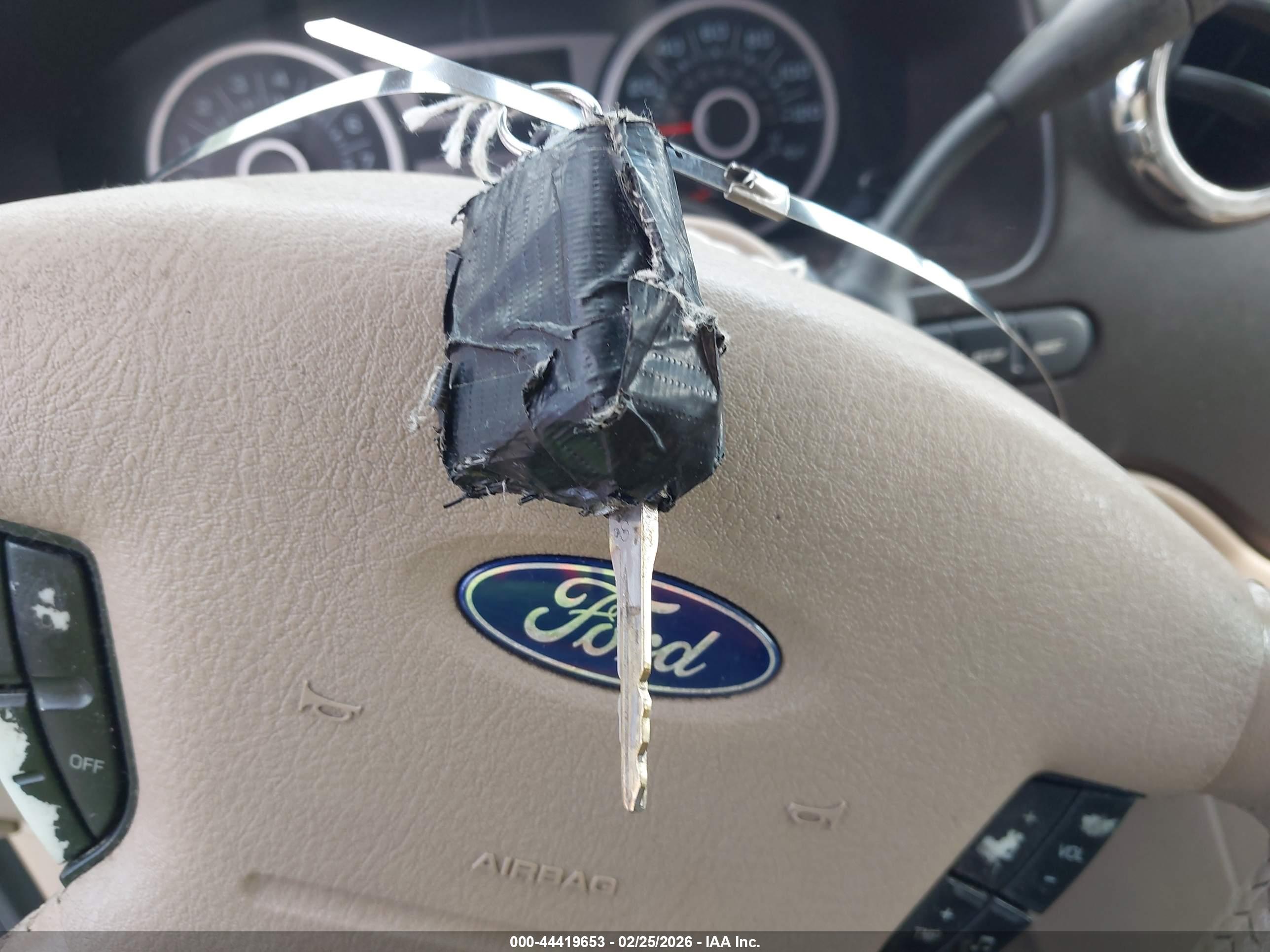 FORD EXPEDITION image 11