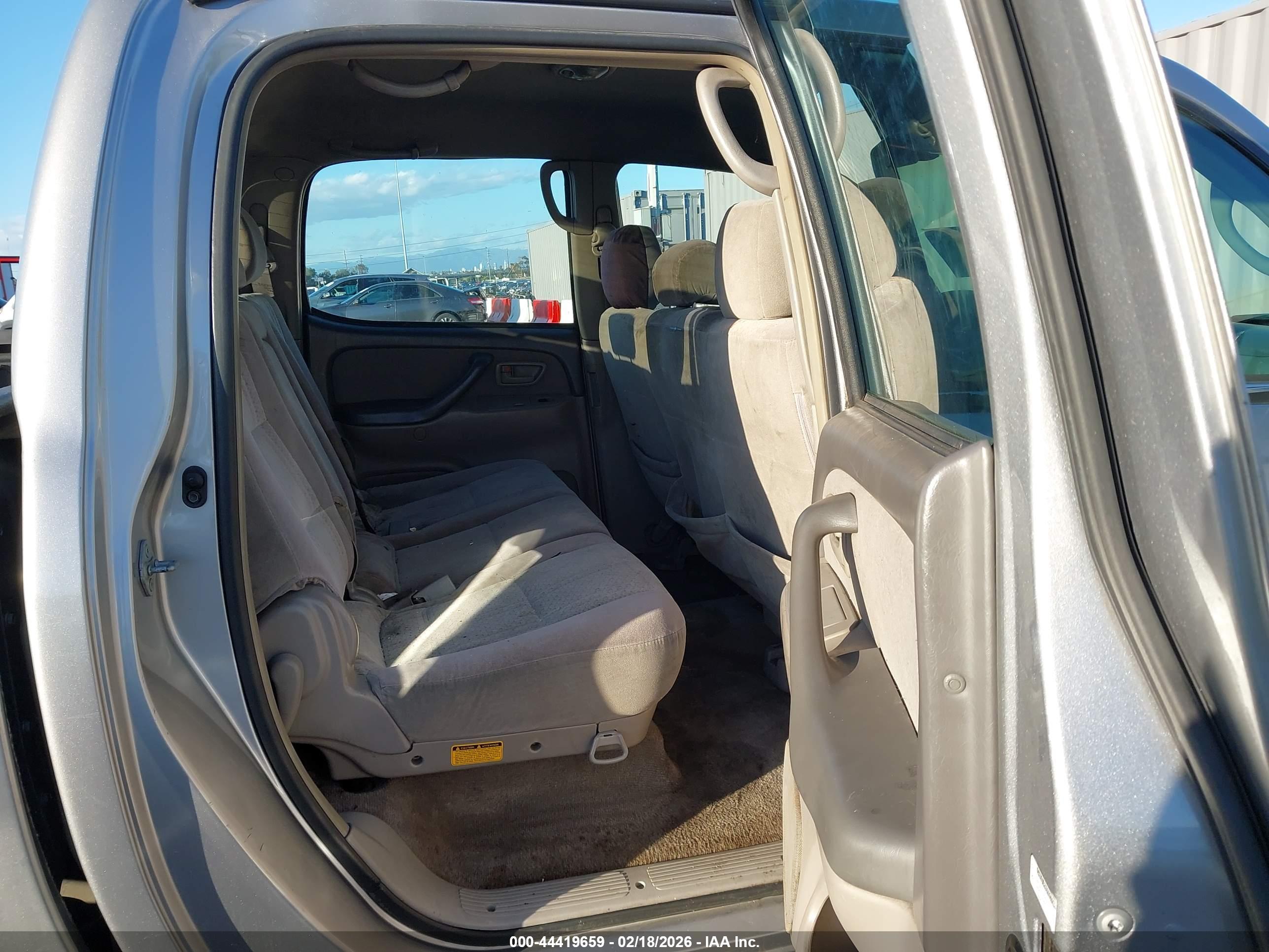 TOYOTA TUNDRA image 8