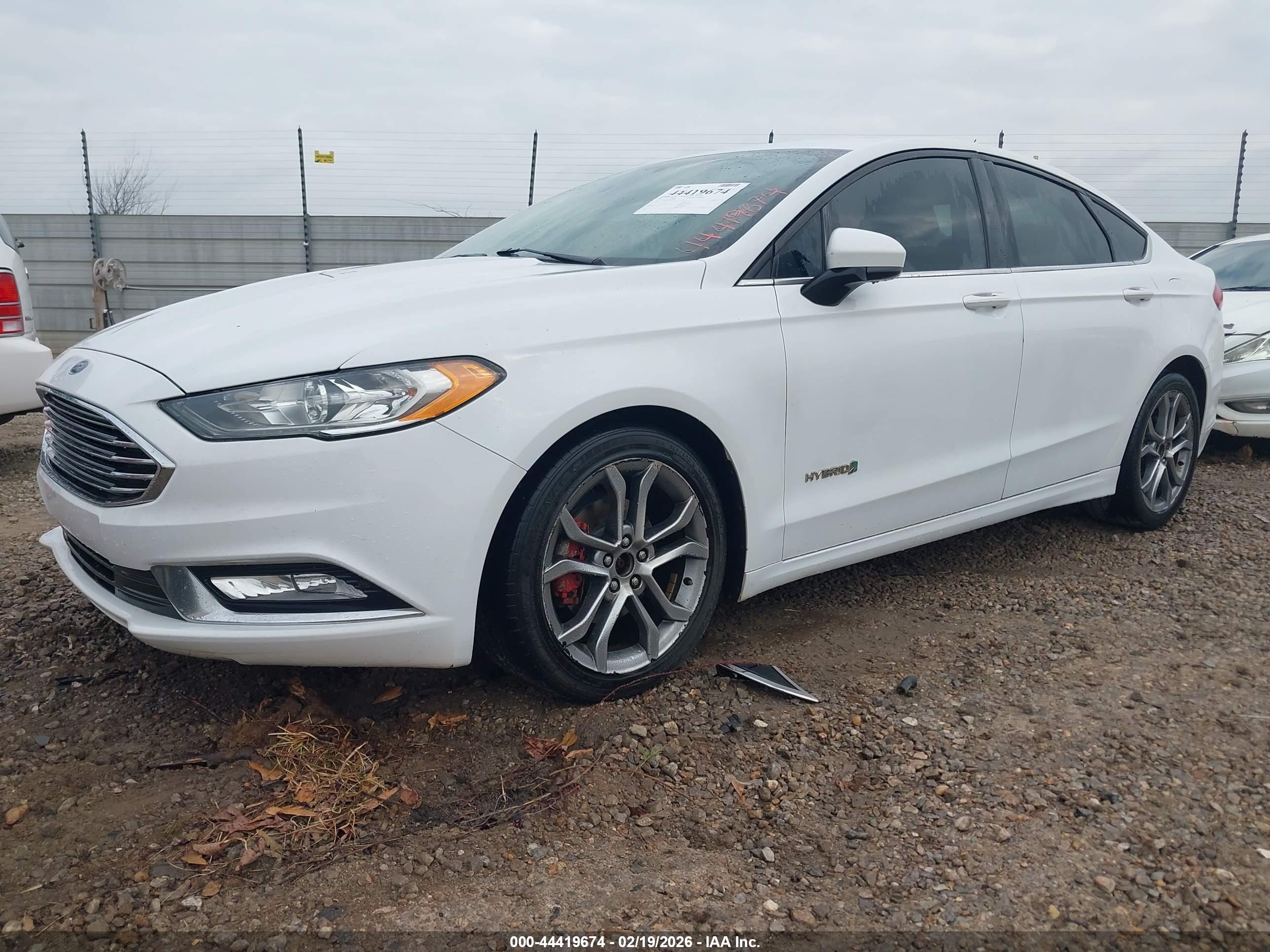 FORD FUSION image 2