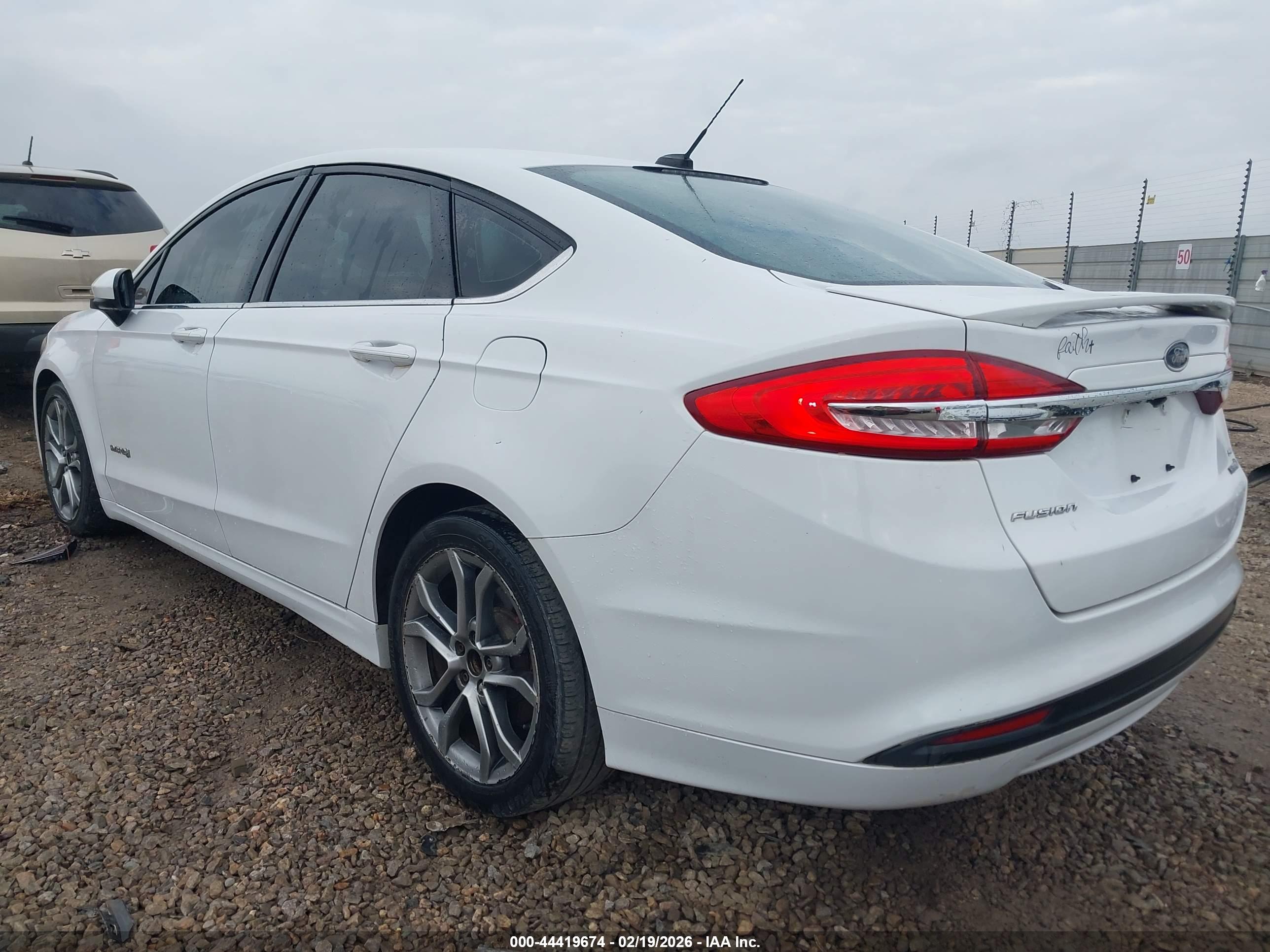 FORD FUSION image 3