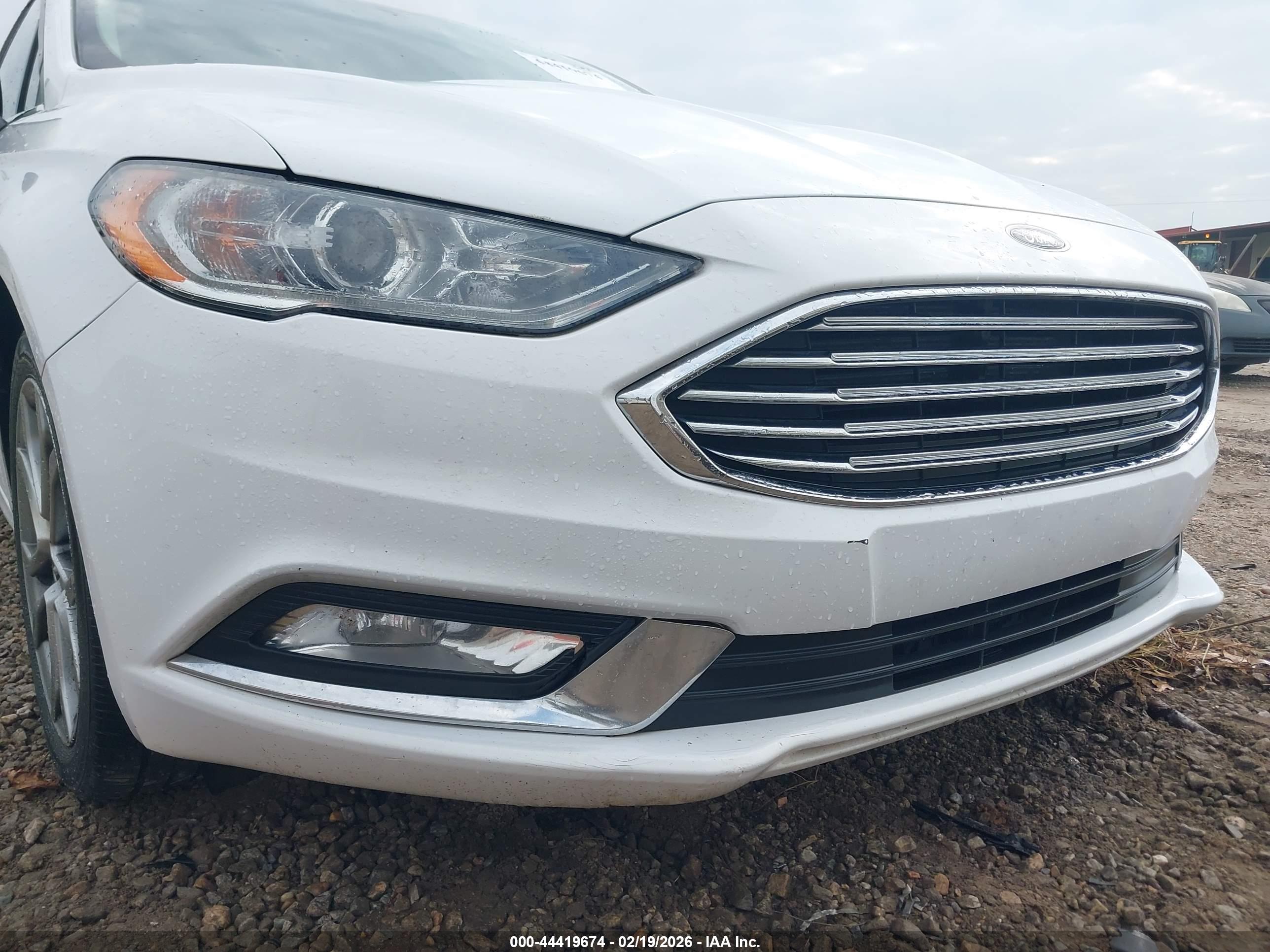 FORD FUSION image 6