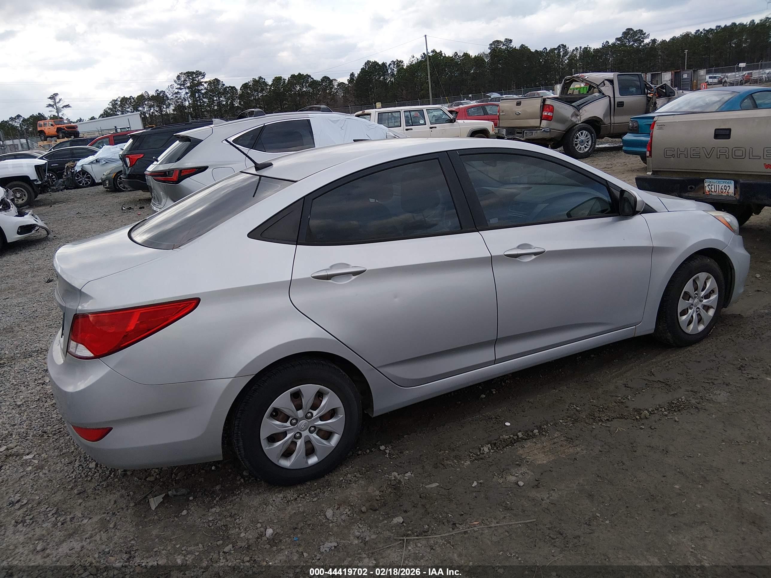 HYUNDAI ACCENT image 4