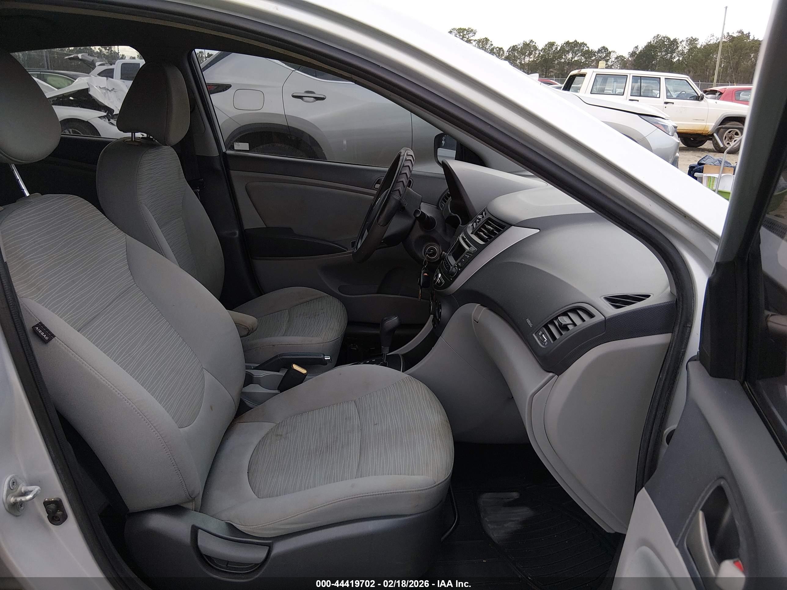 HYUNDAI ACCENT image 5