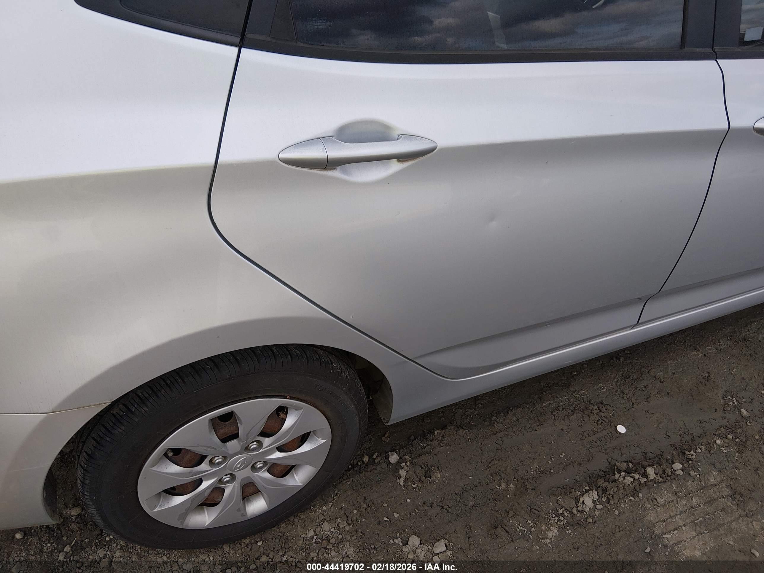 HYUNDAI ACCENT image 6