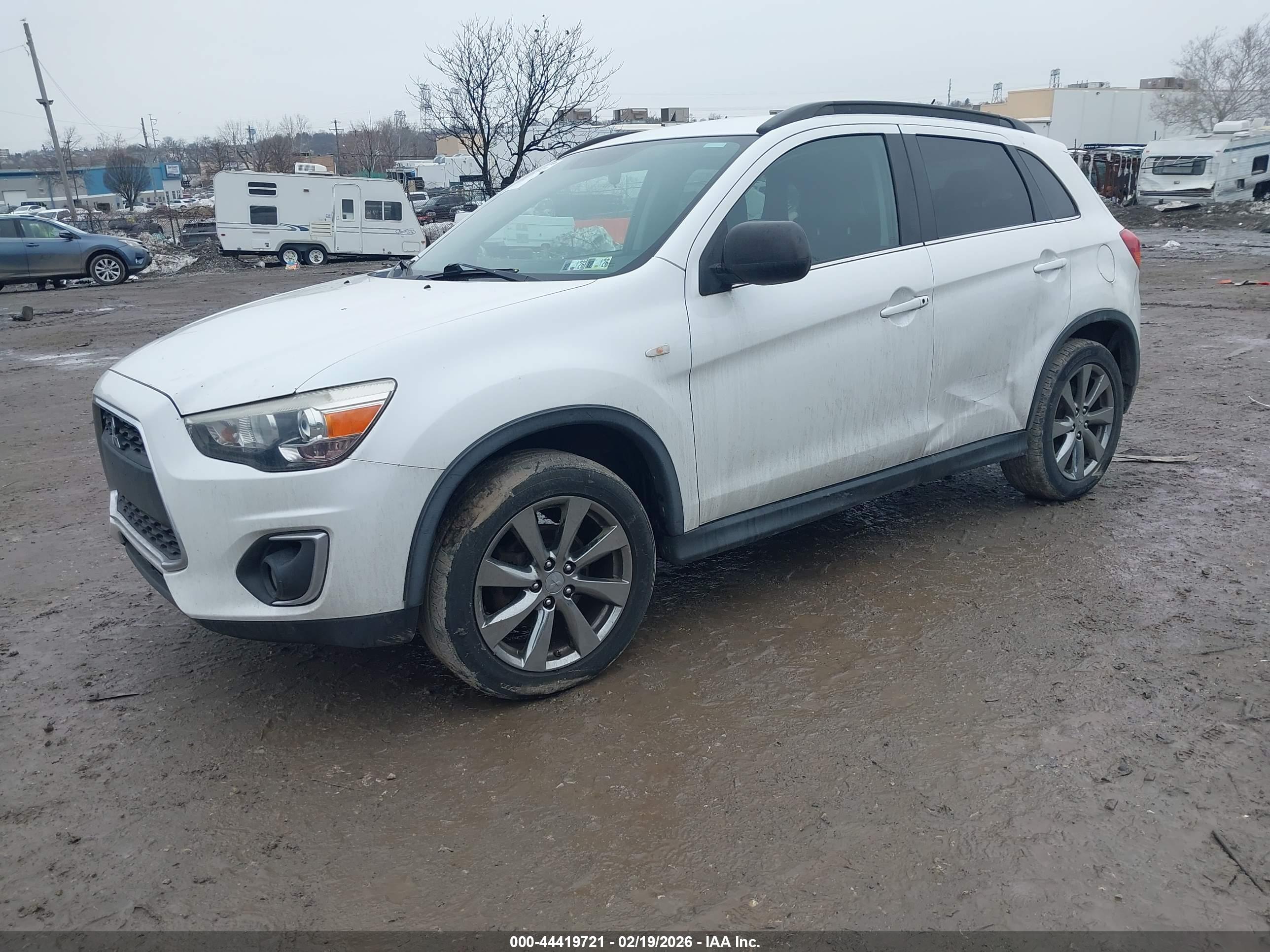 MITSUBISHI OUTLANDER image 2