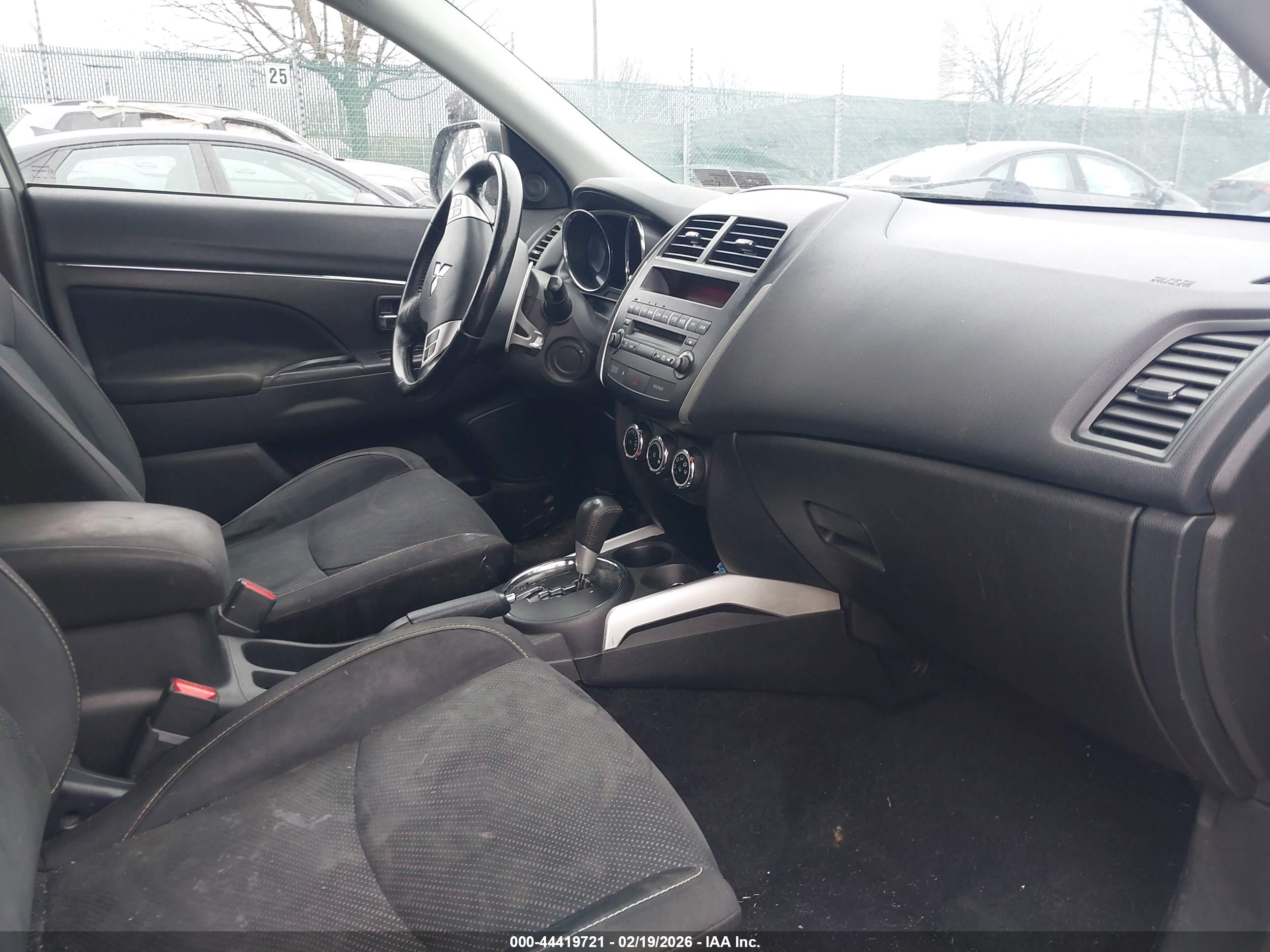 MITSUBISHI OUTLANDER image 5