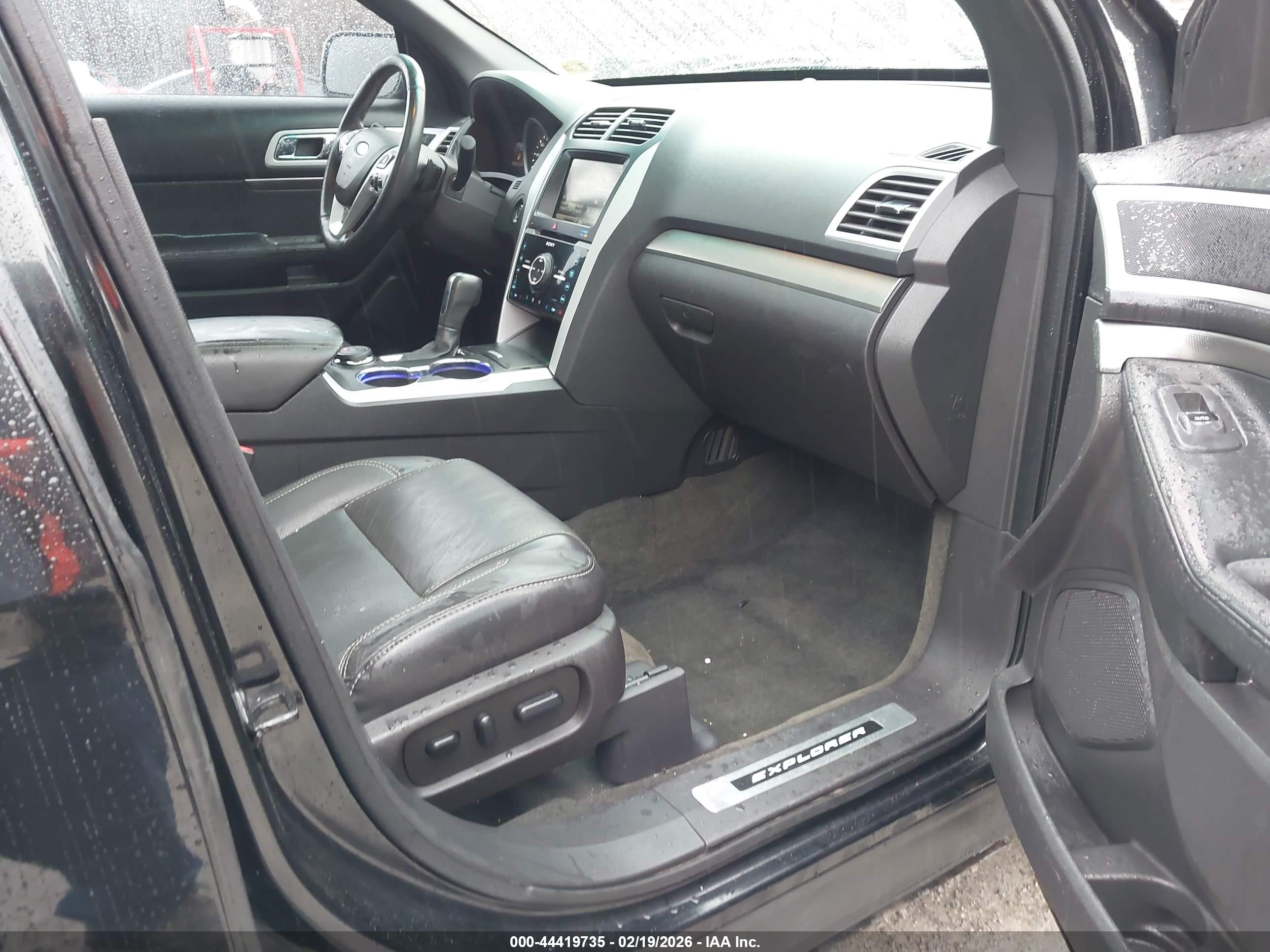 FORD EXPLORER image 5