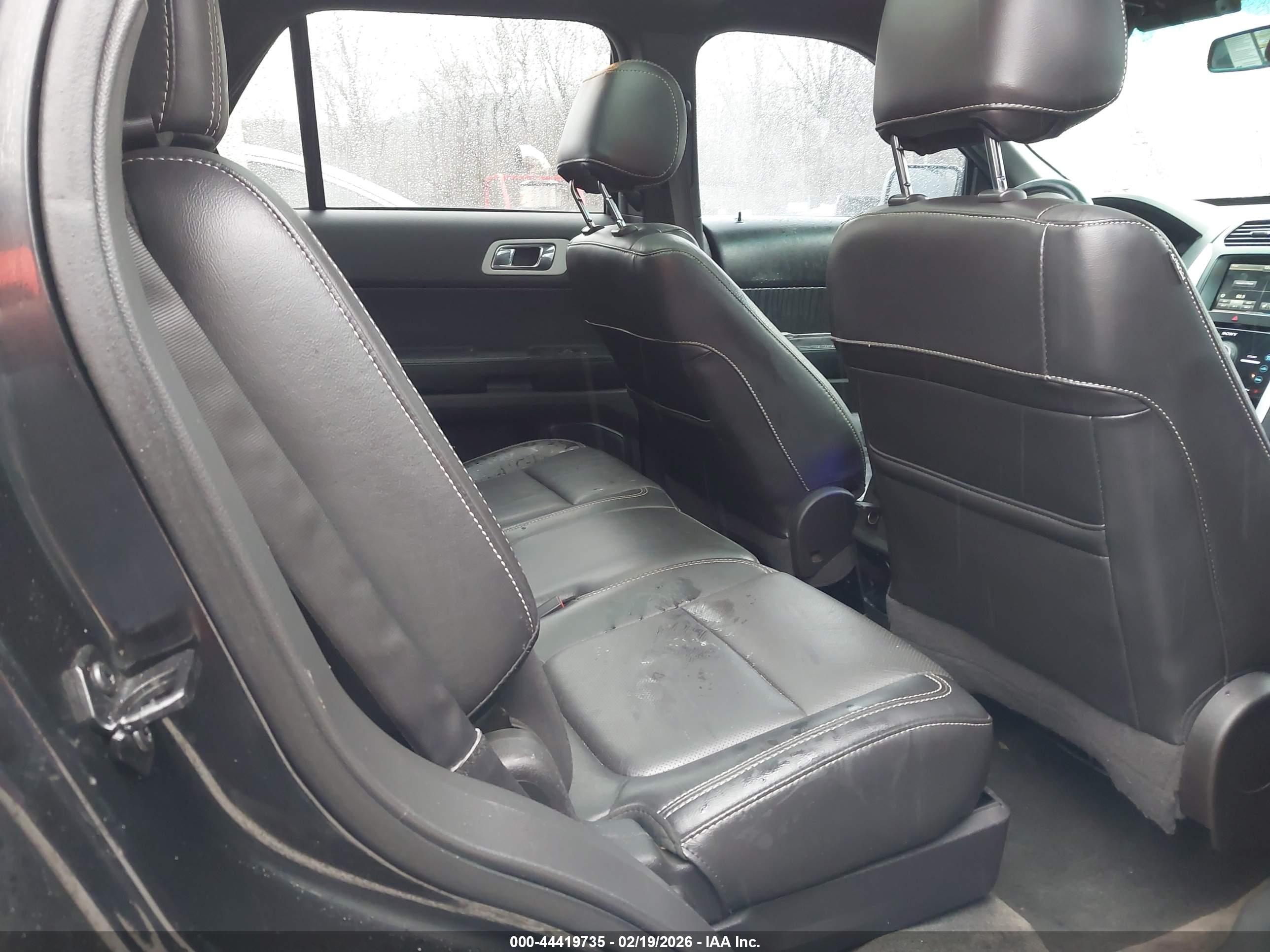 FORD EXPLORER image 8