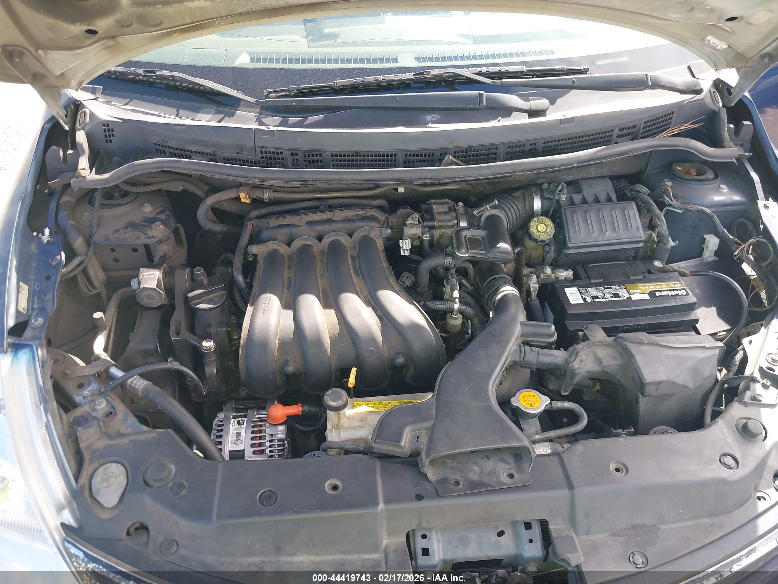 NISSAN VERSA image 10