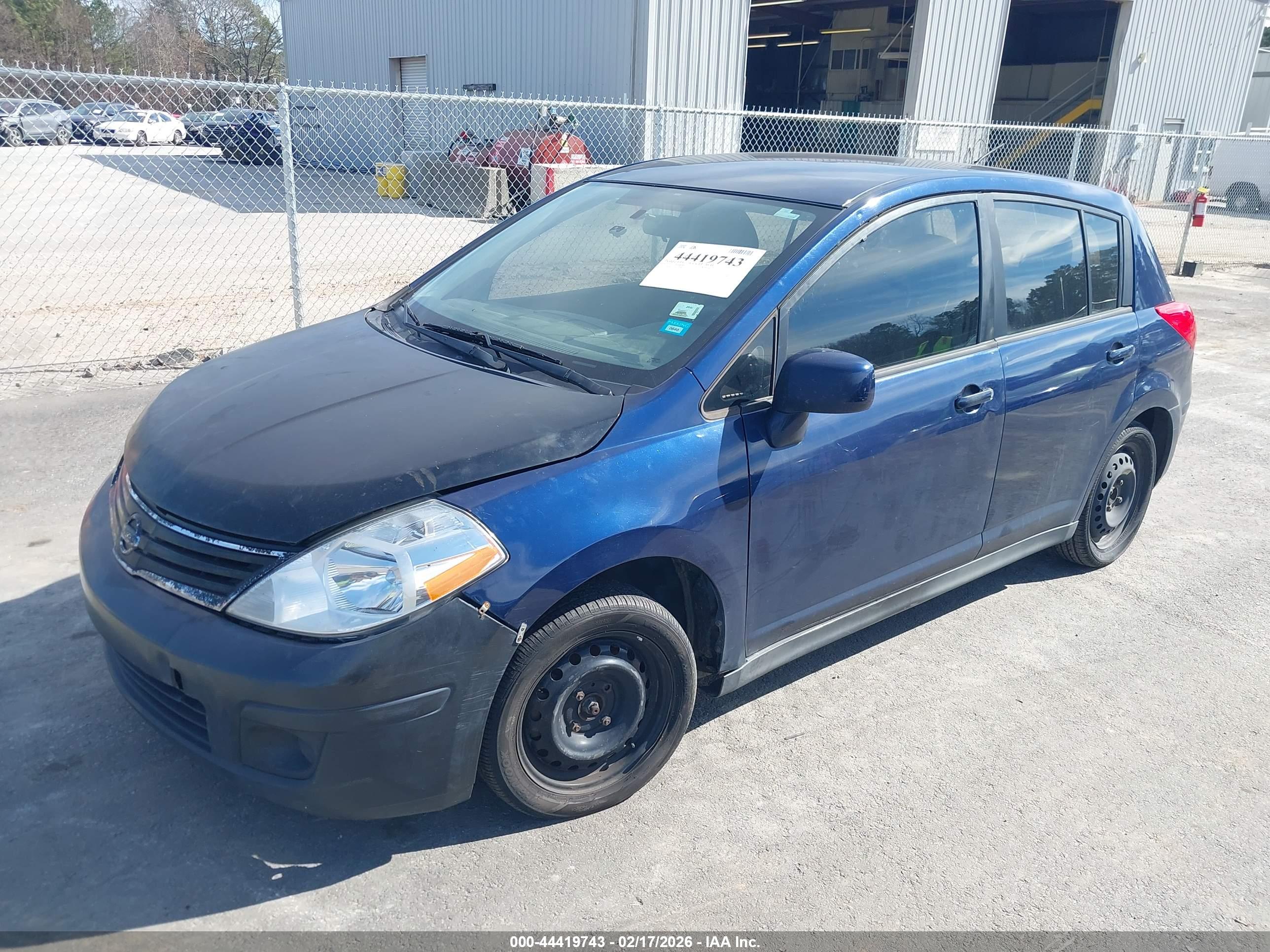 NISSAN VERSA image 2
