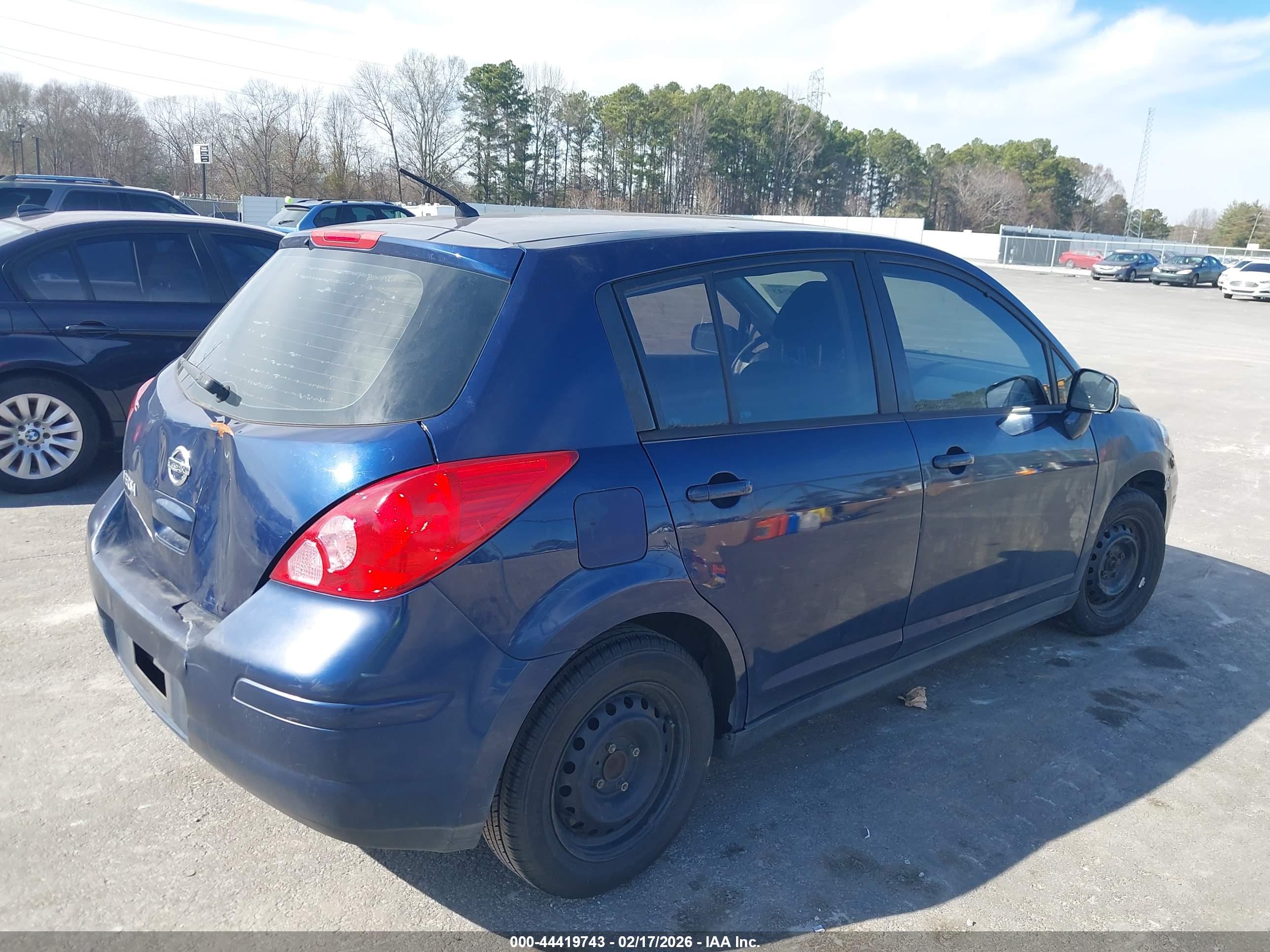 NISSAN VERSA image 4