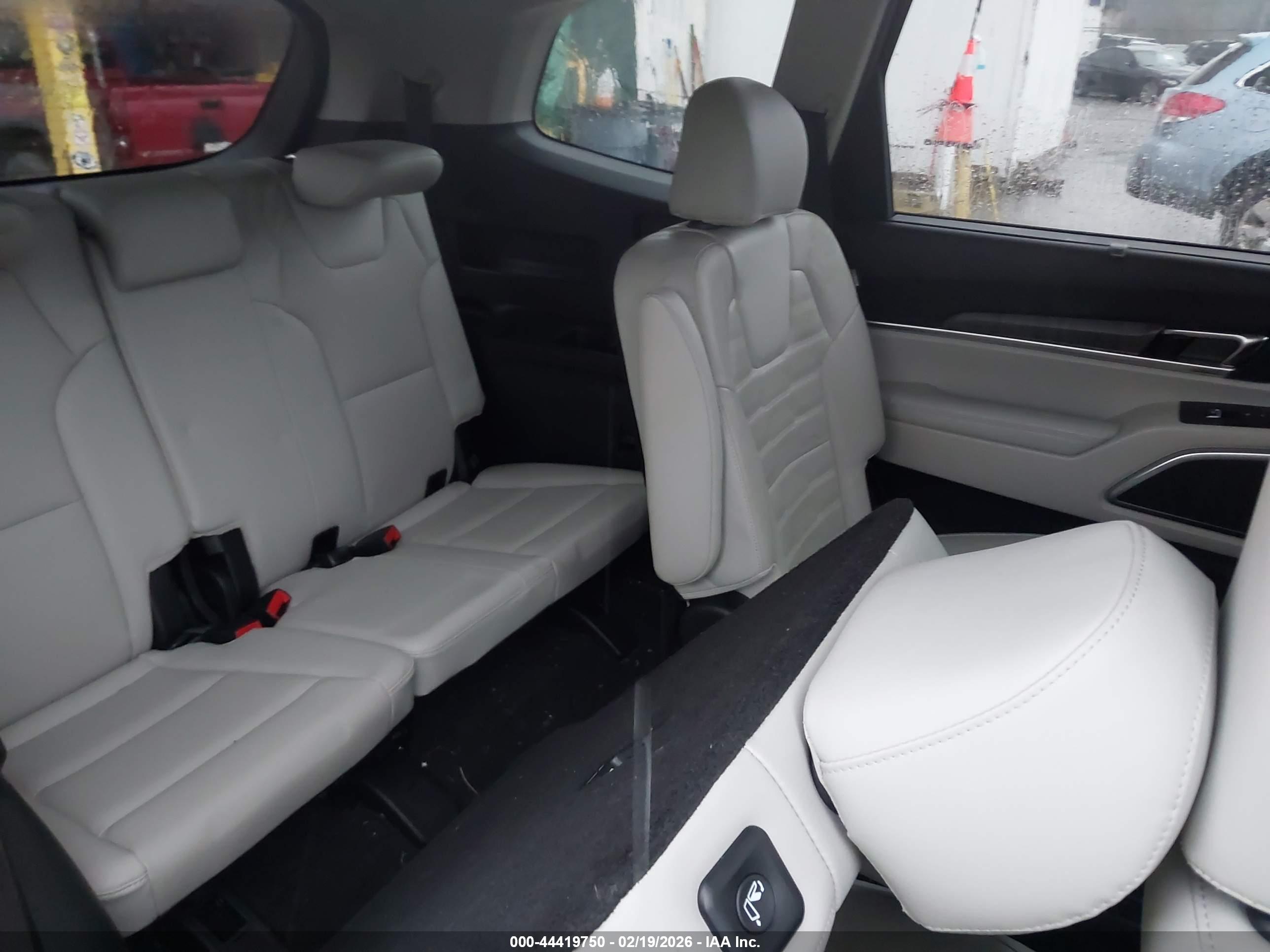 KIA TELLURIDE image 8