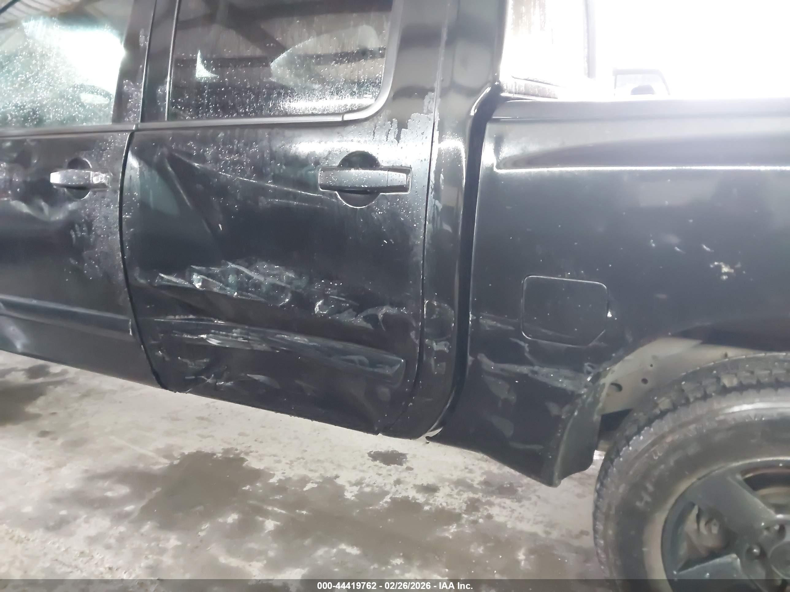 NISSAN TITAN image 6
