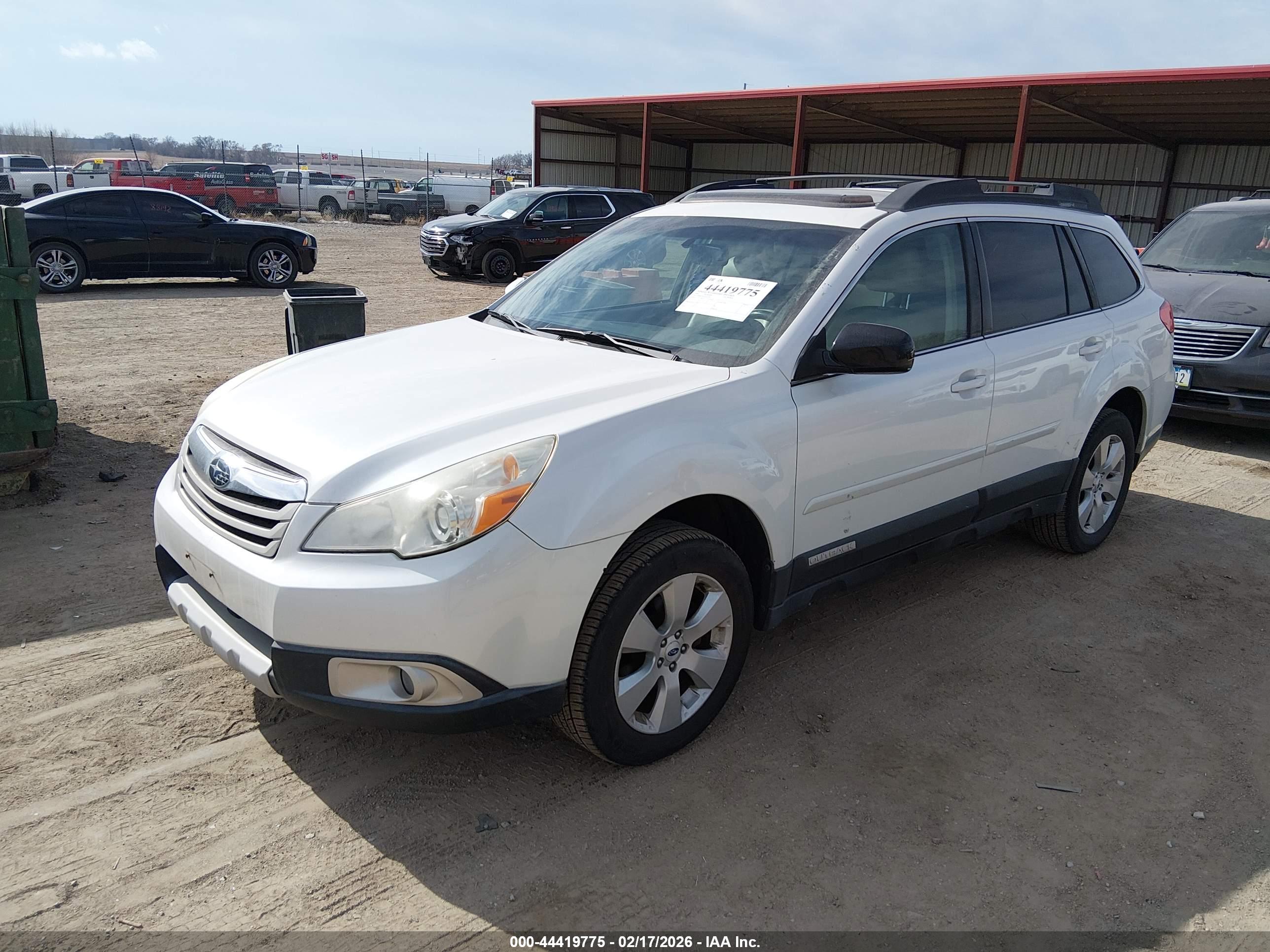 SUBARU OUTBACK image 2