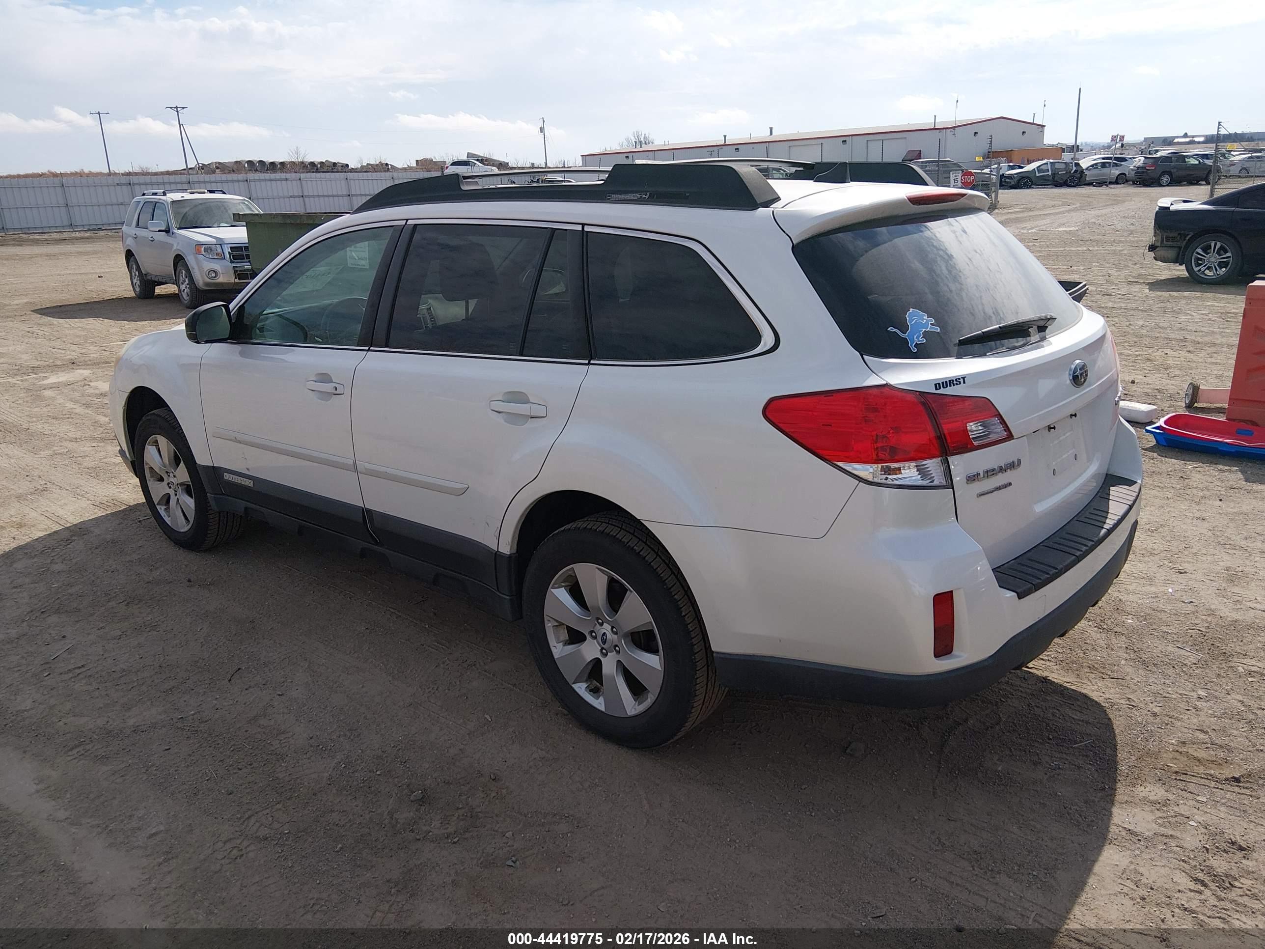 SUBARU OUTBACK image 3