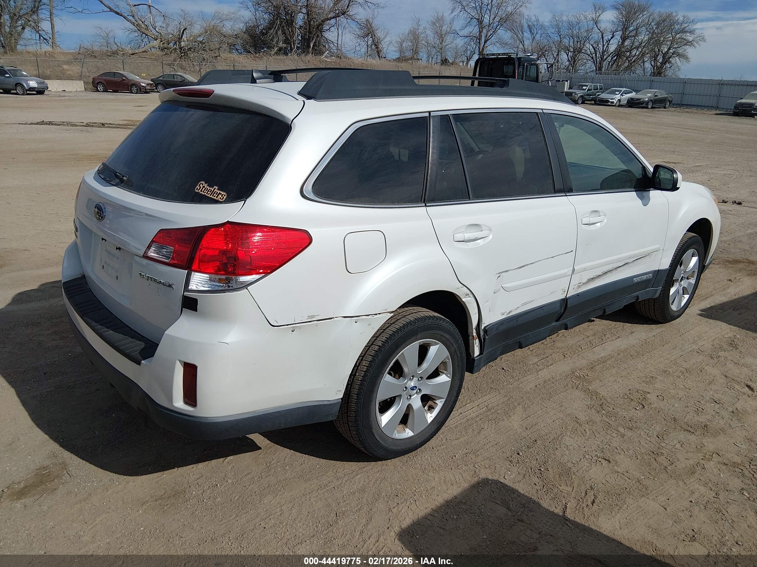 SUBARU OUTBACK image 4