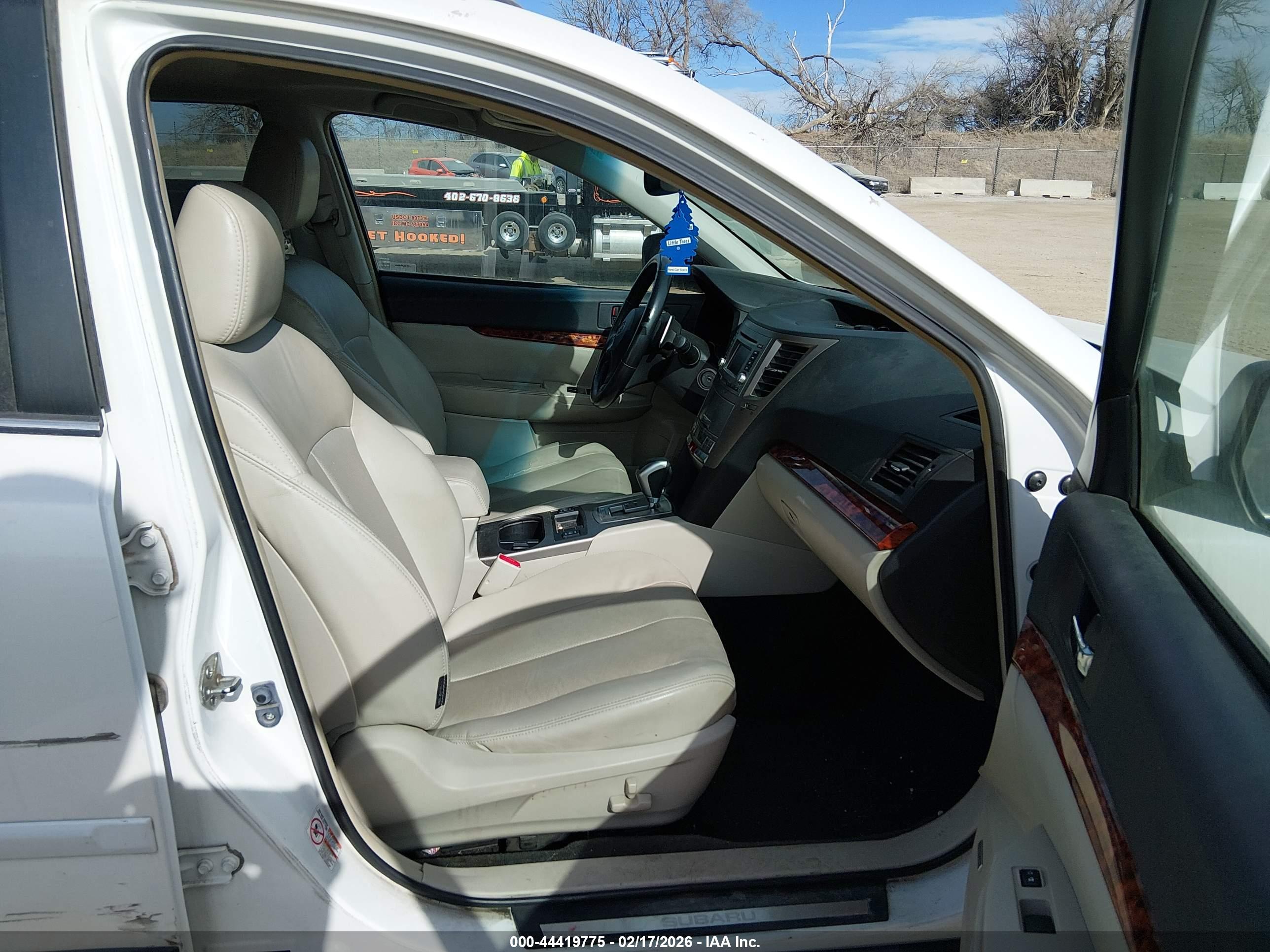 SUBARU OUTBACK image 5
