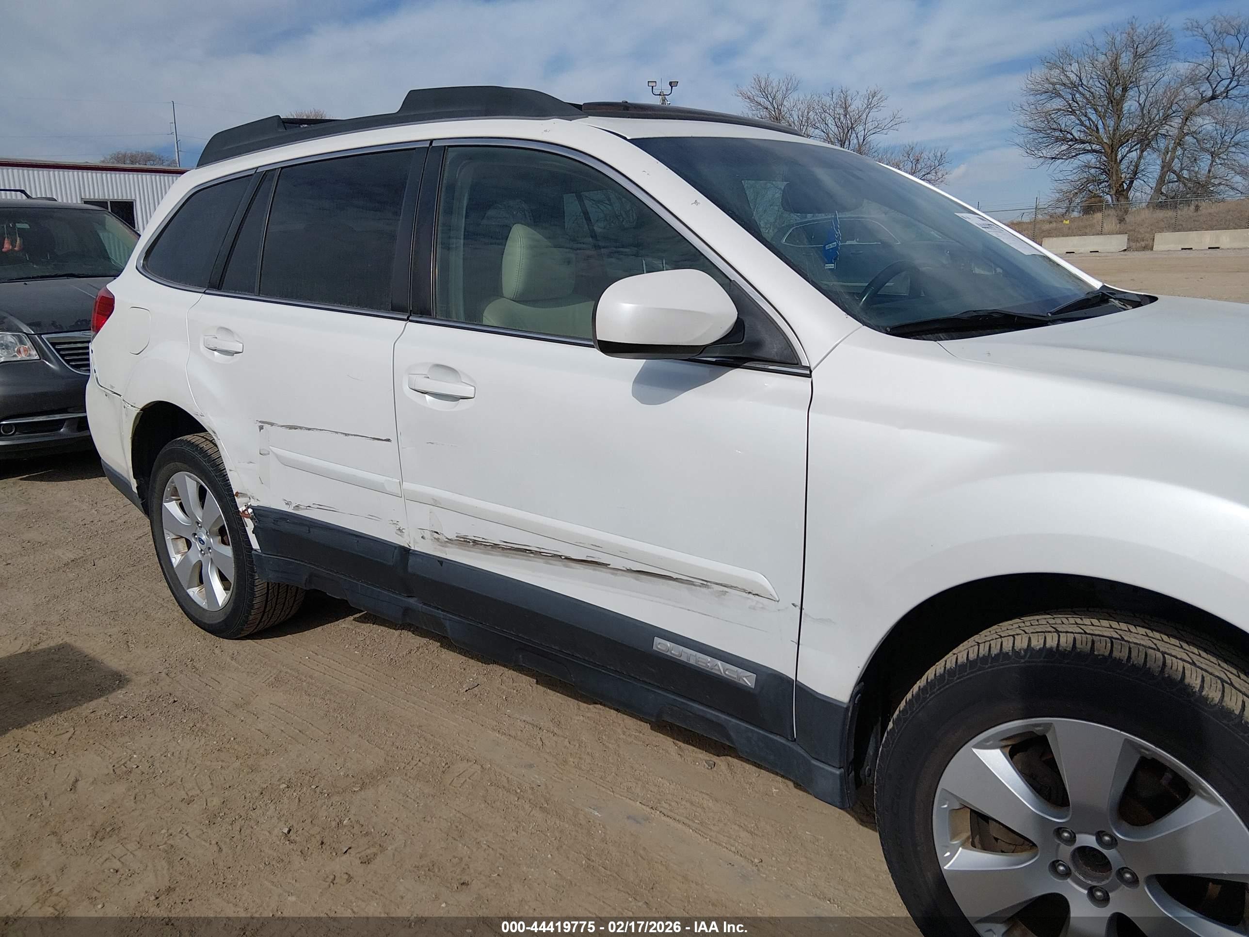 SUBARU OUTBACK image 6