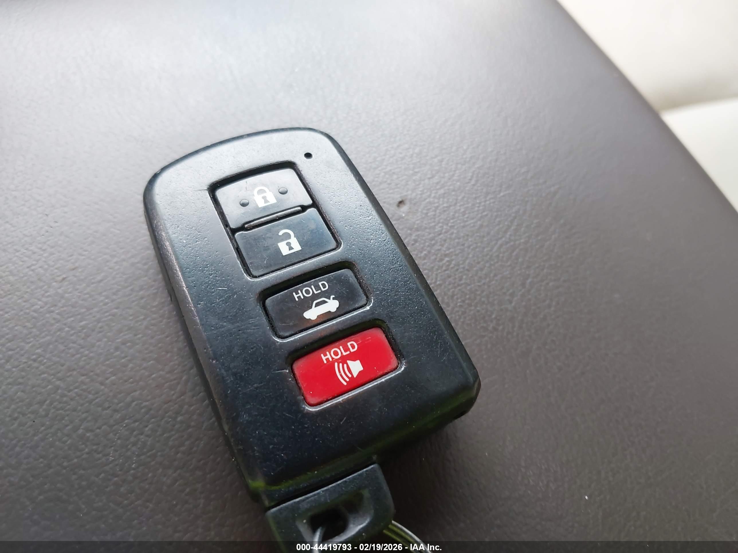 TOYOTA AVALON image 11