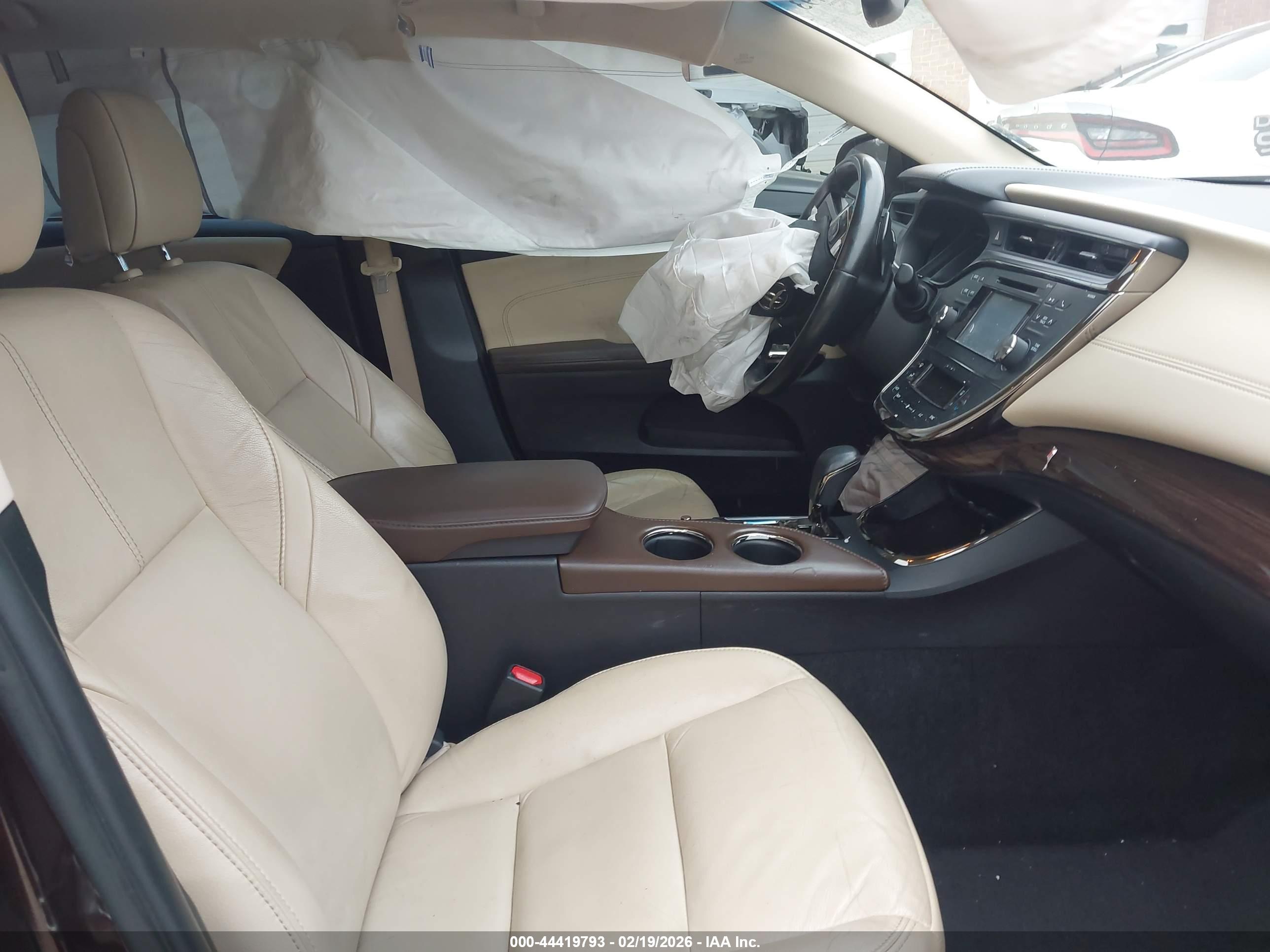 TOYOTA AVALON image 5
