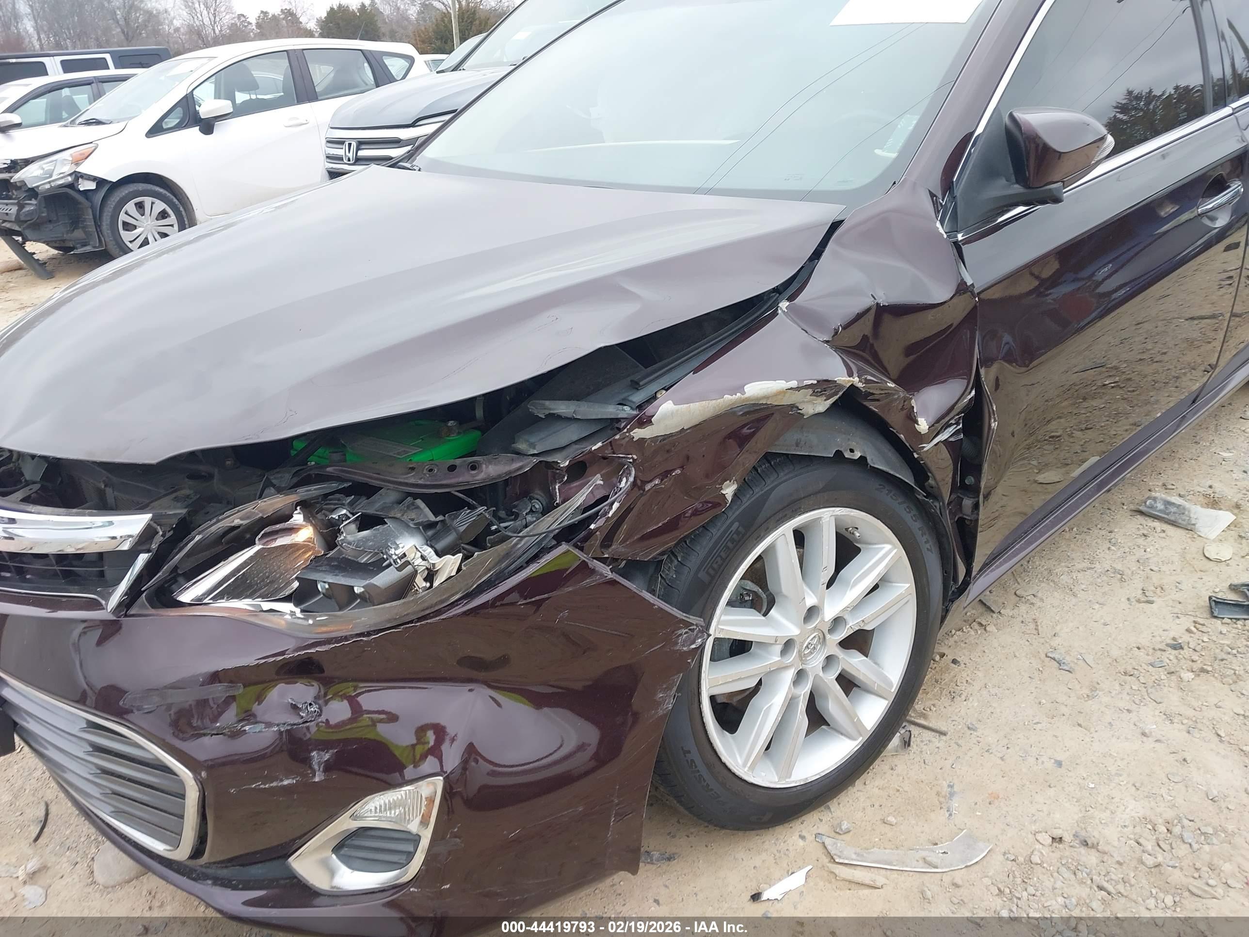 TOYOTA AVALON image 6