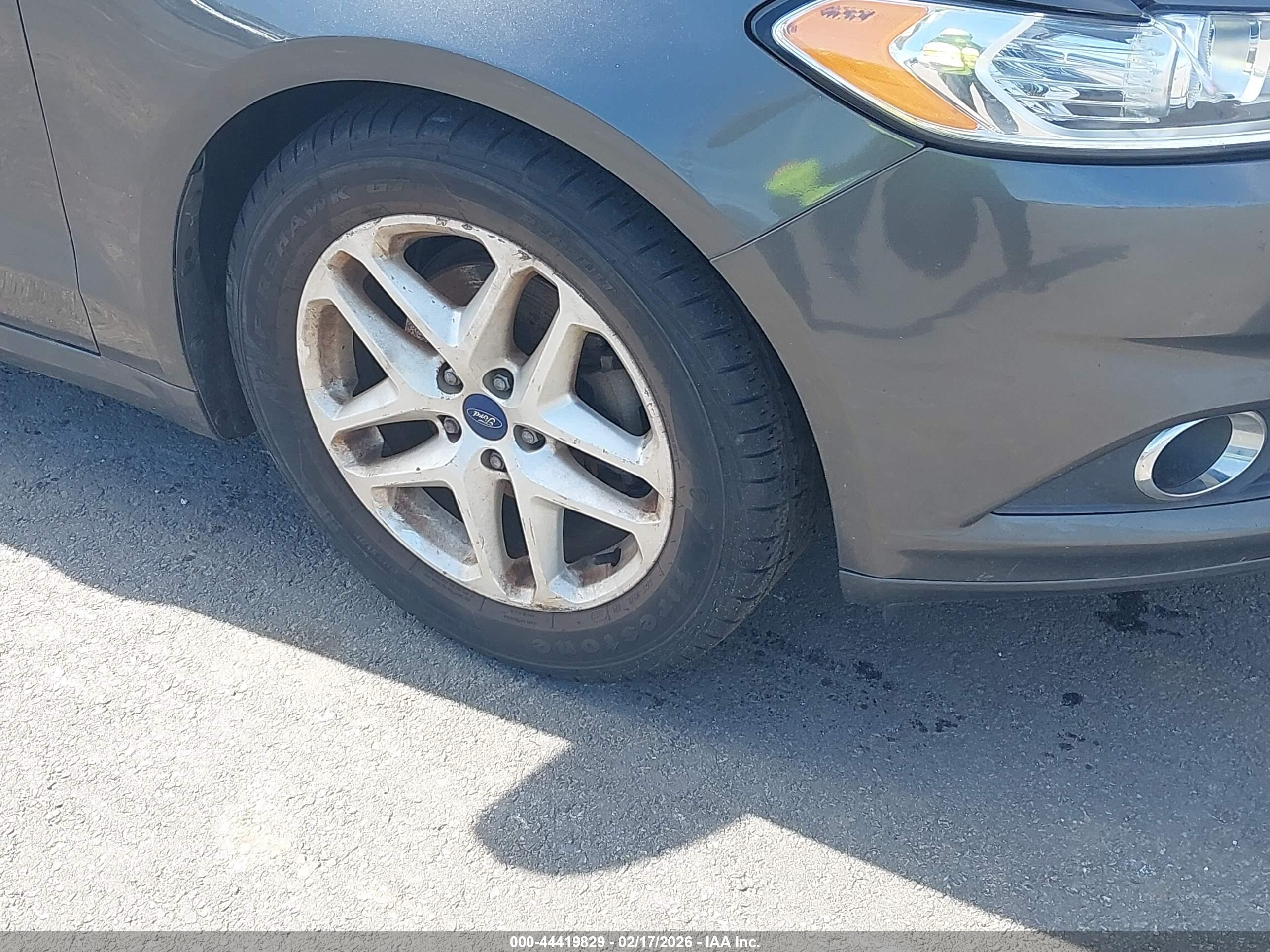 FORD FUSION image 6