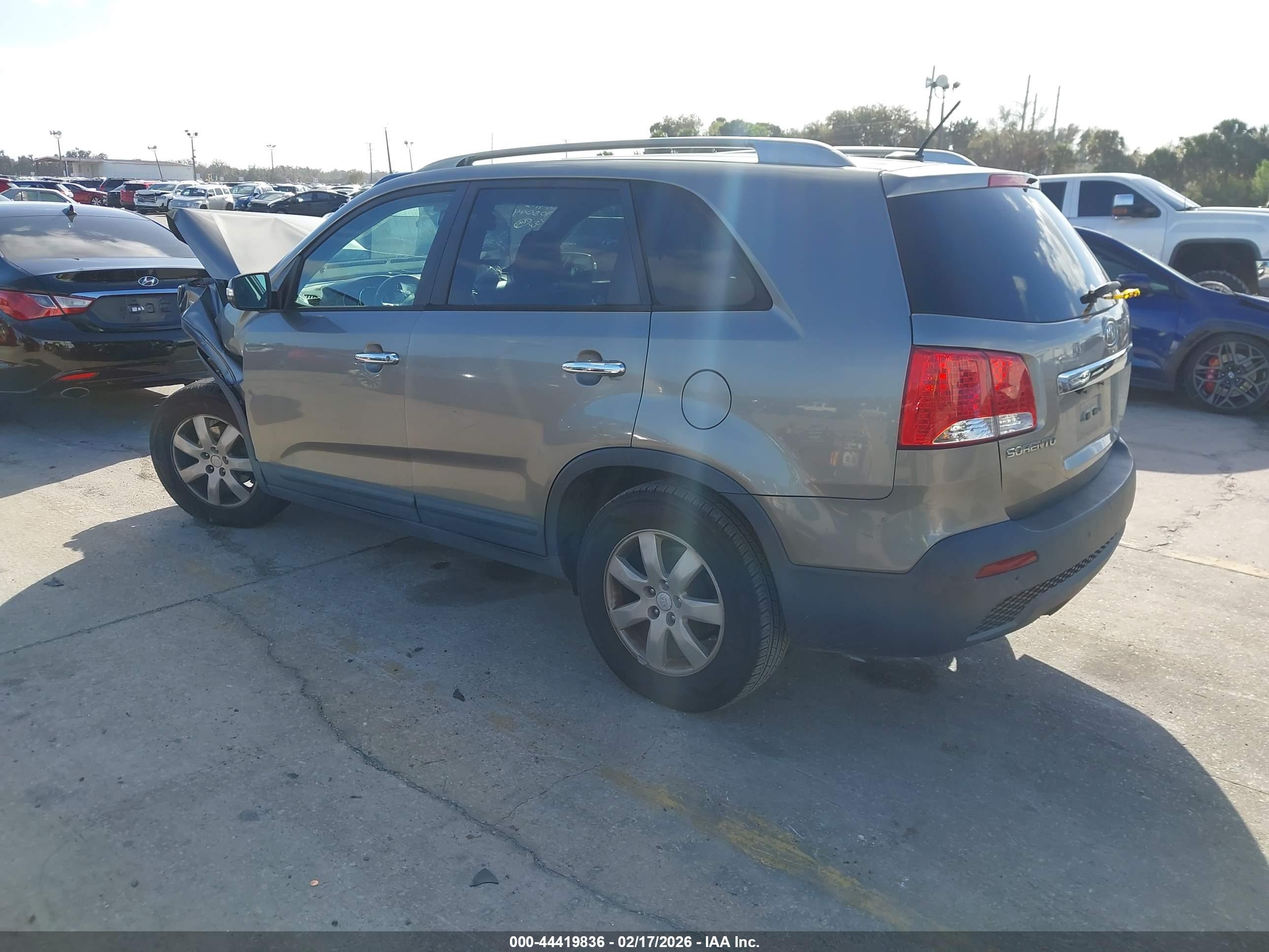 KIA SORENTO image 3