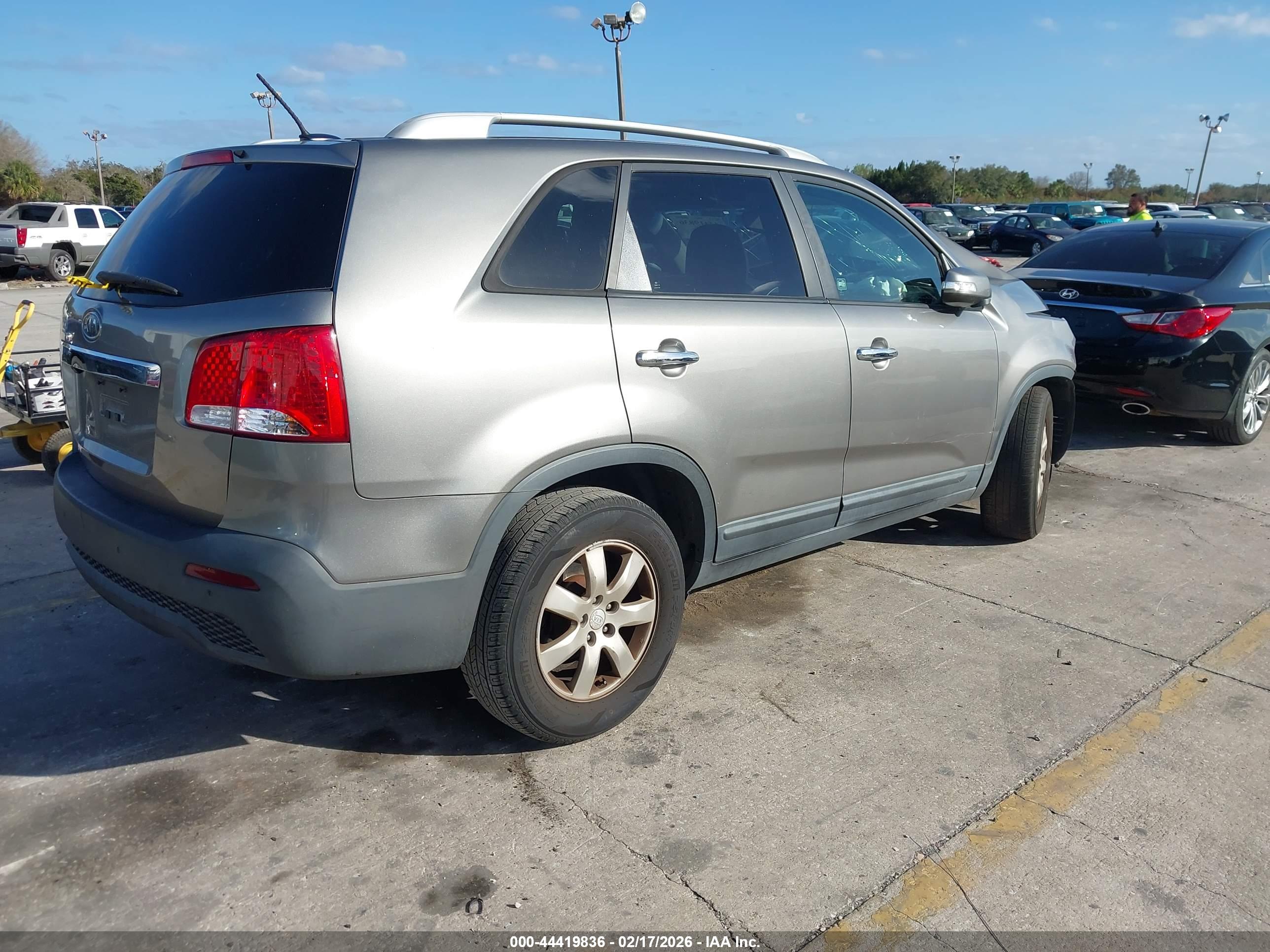 KIA SORENTO image 4