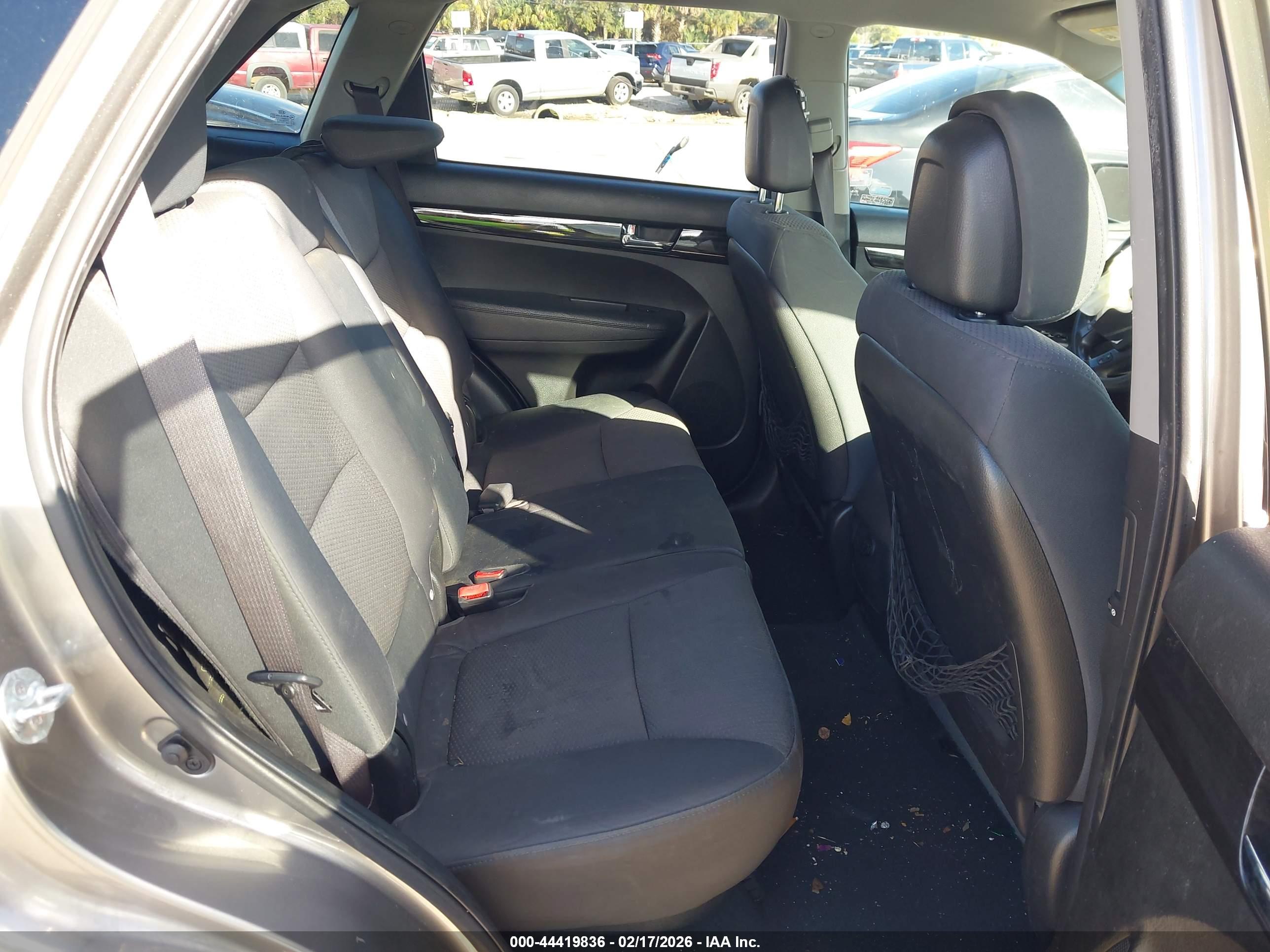 KIA SORENTO image 8