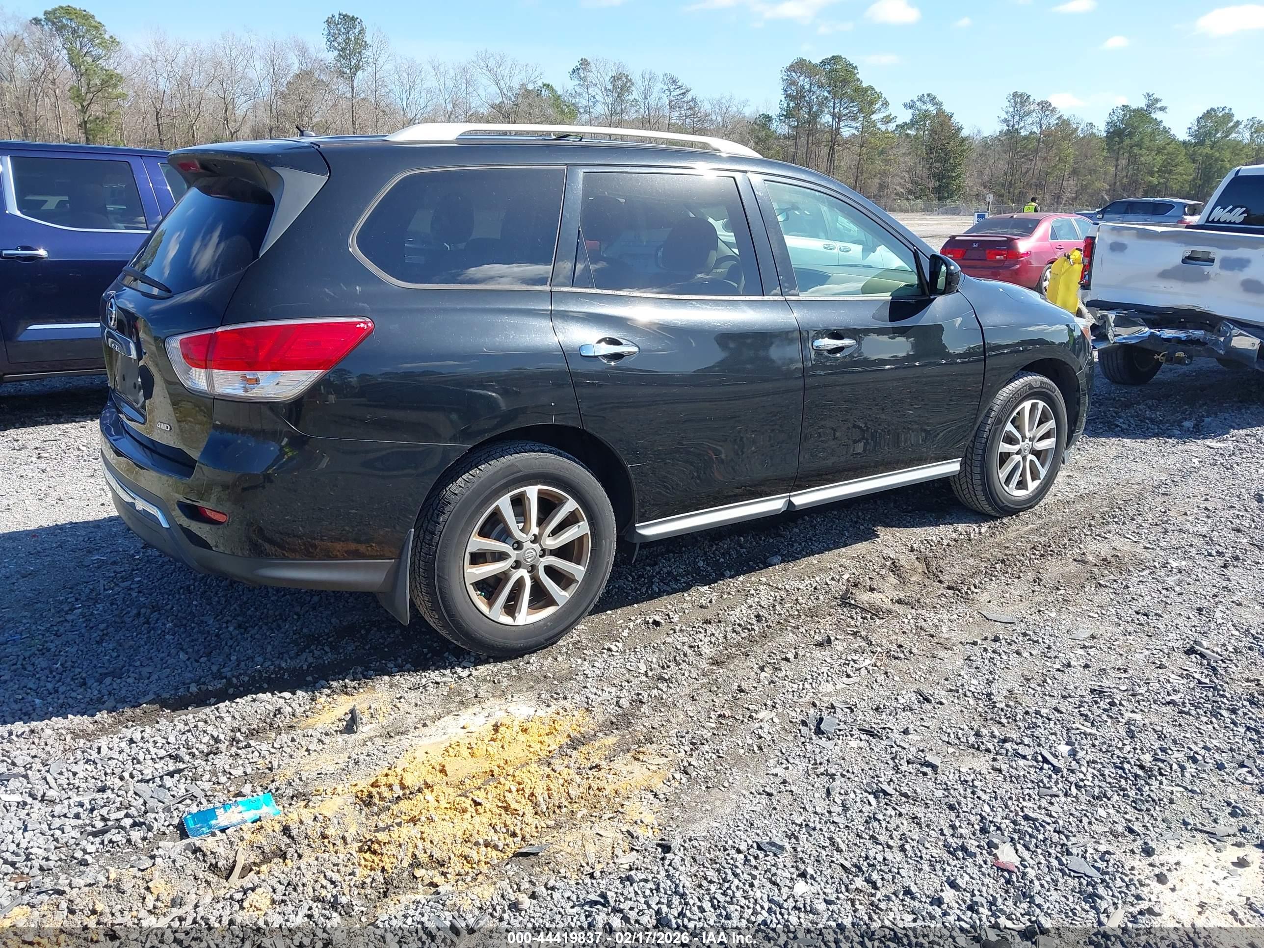 NISSAN PATHFINDER image 4