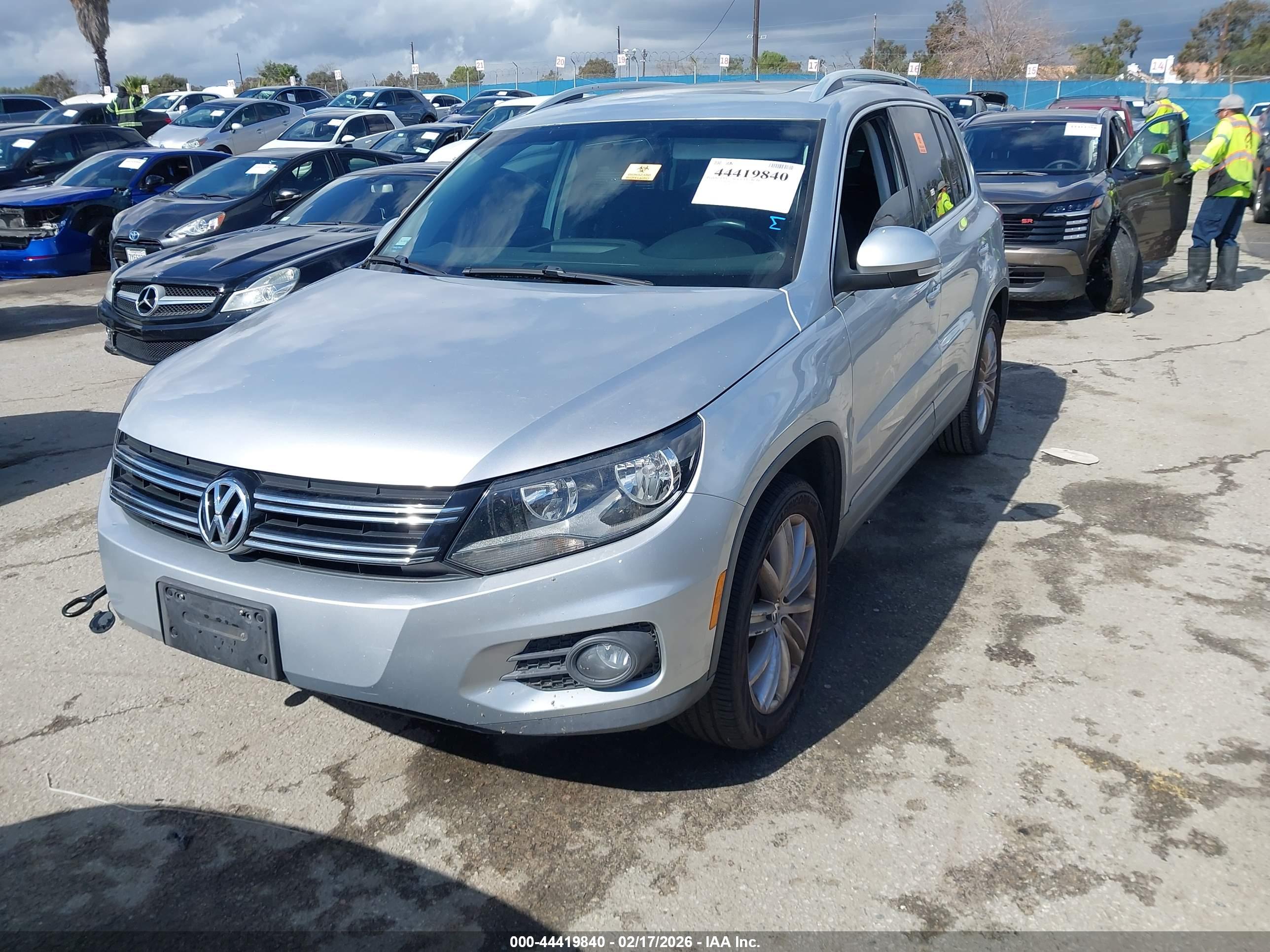 VOLKSWAGEN TIGUAN image 2