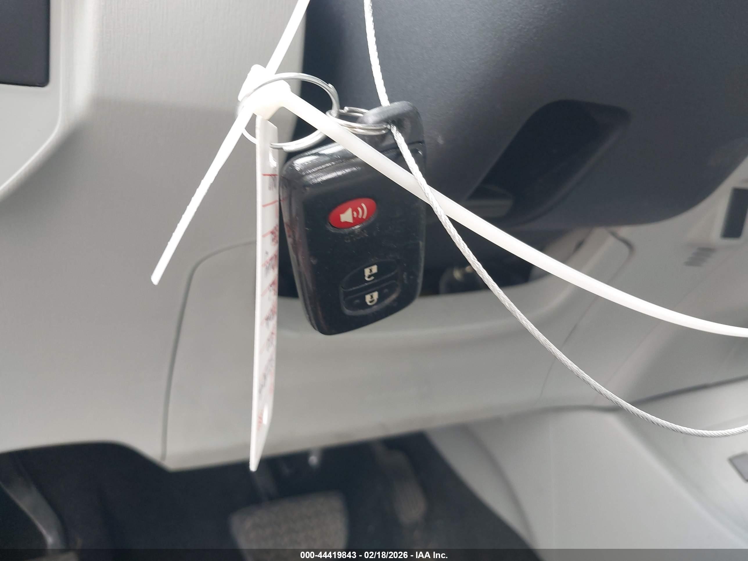 TOYOTA PRIUS image 11