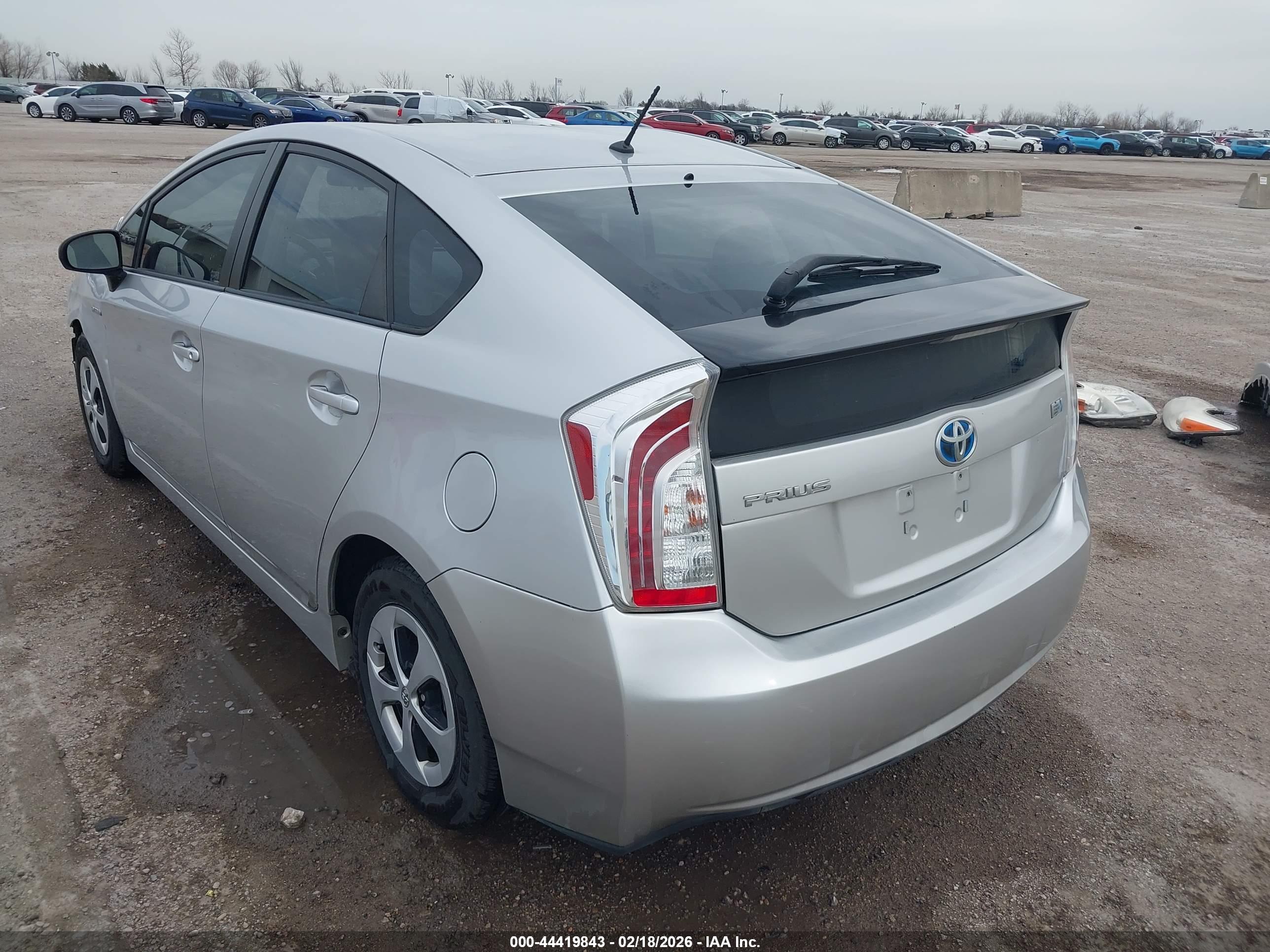 TOYOTA PRIUS image 3