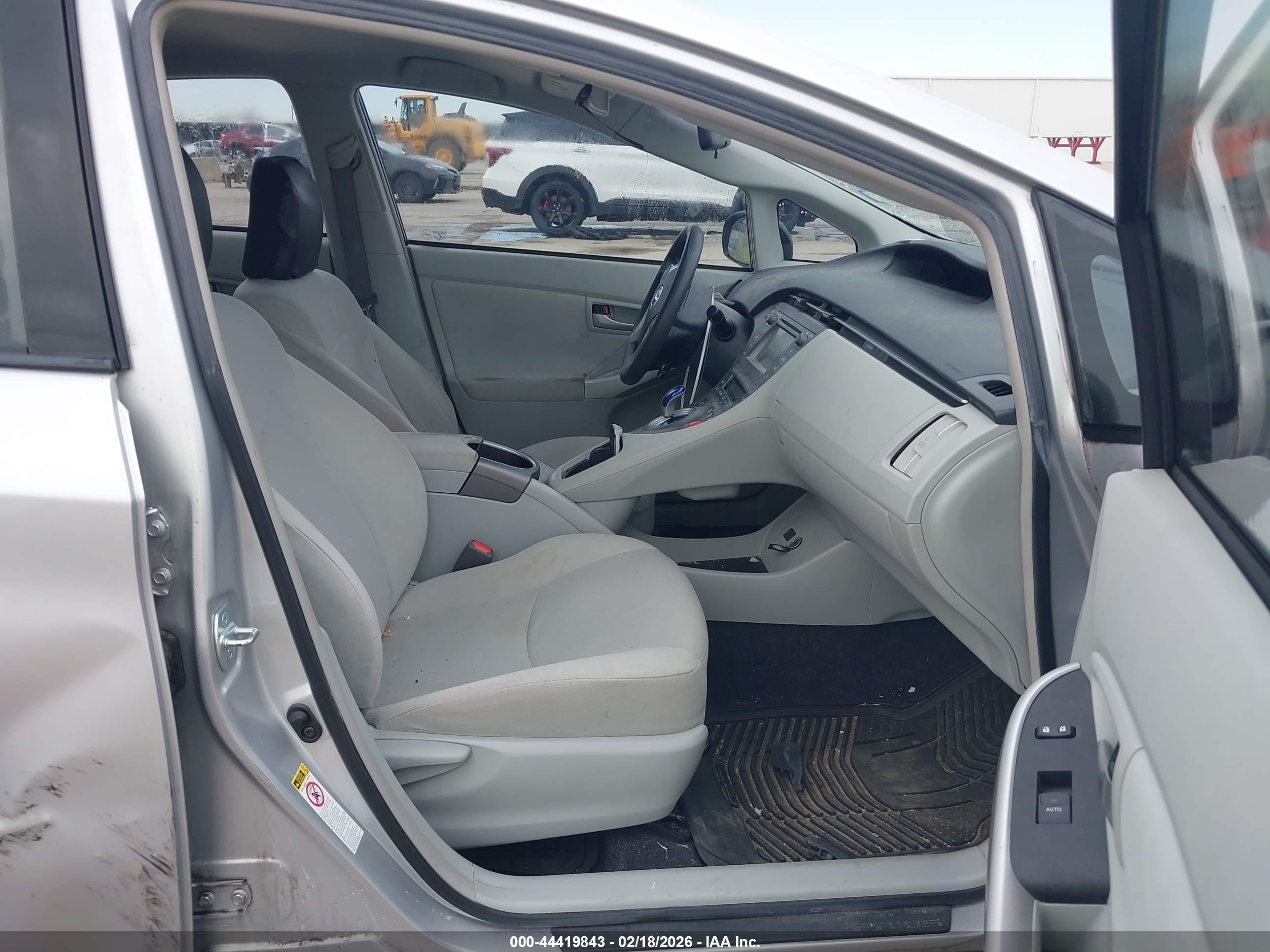 TOYOTA PRIUS image 5