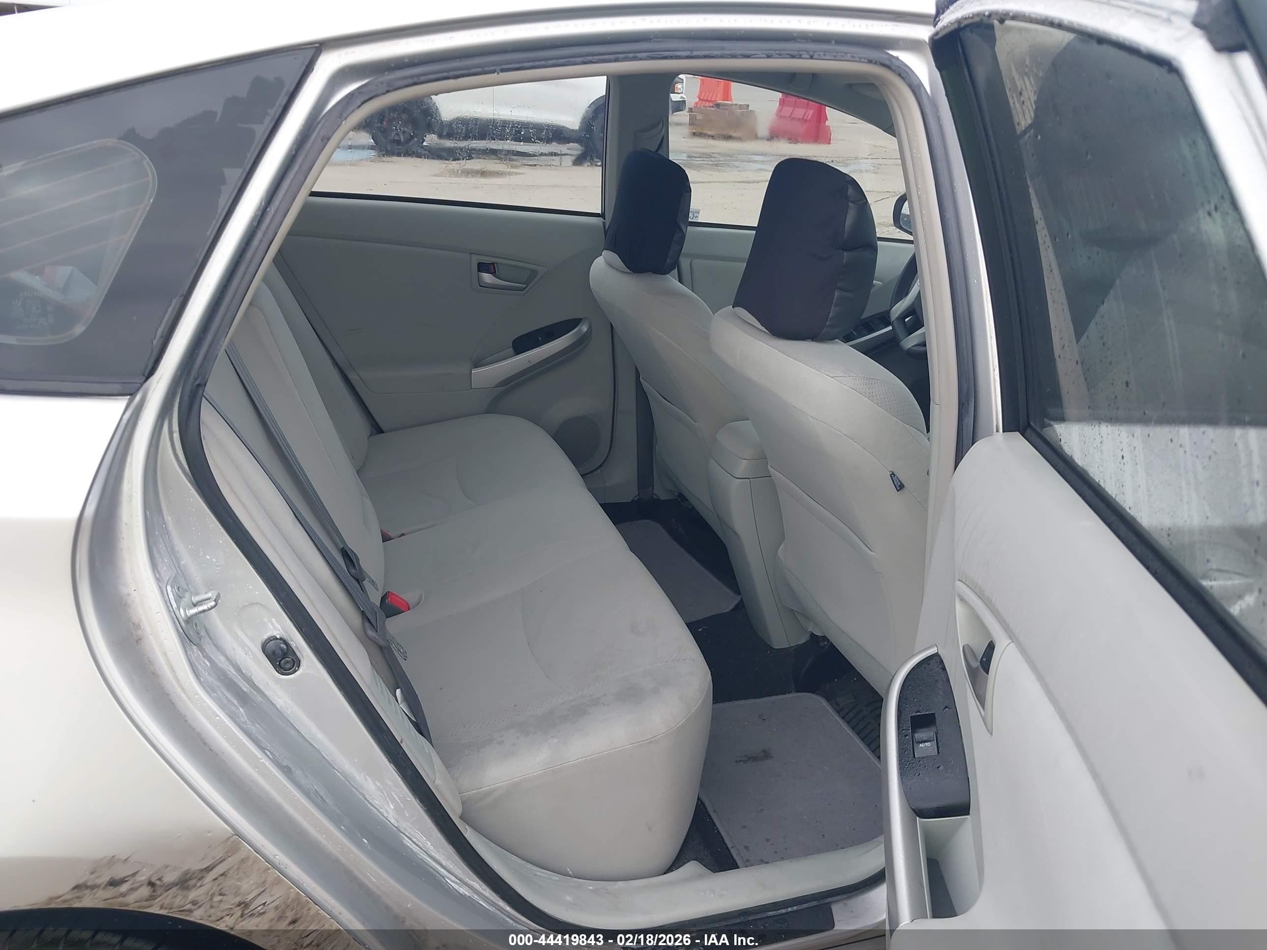 TOYOTA PRIUS image 8