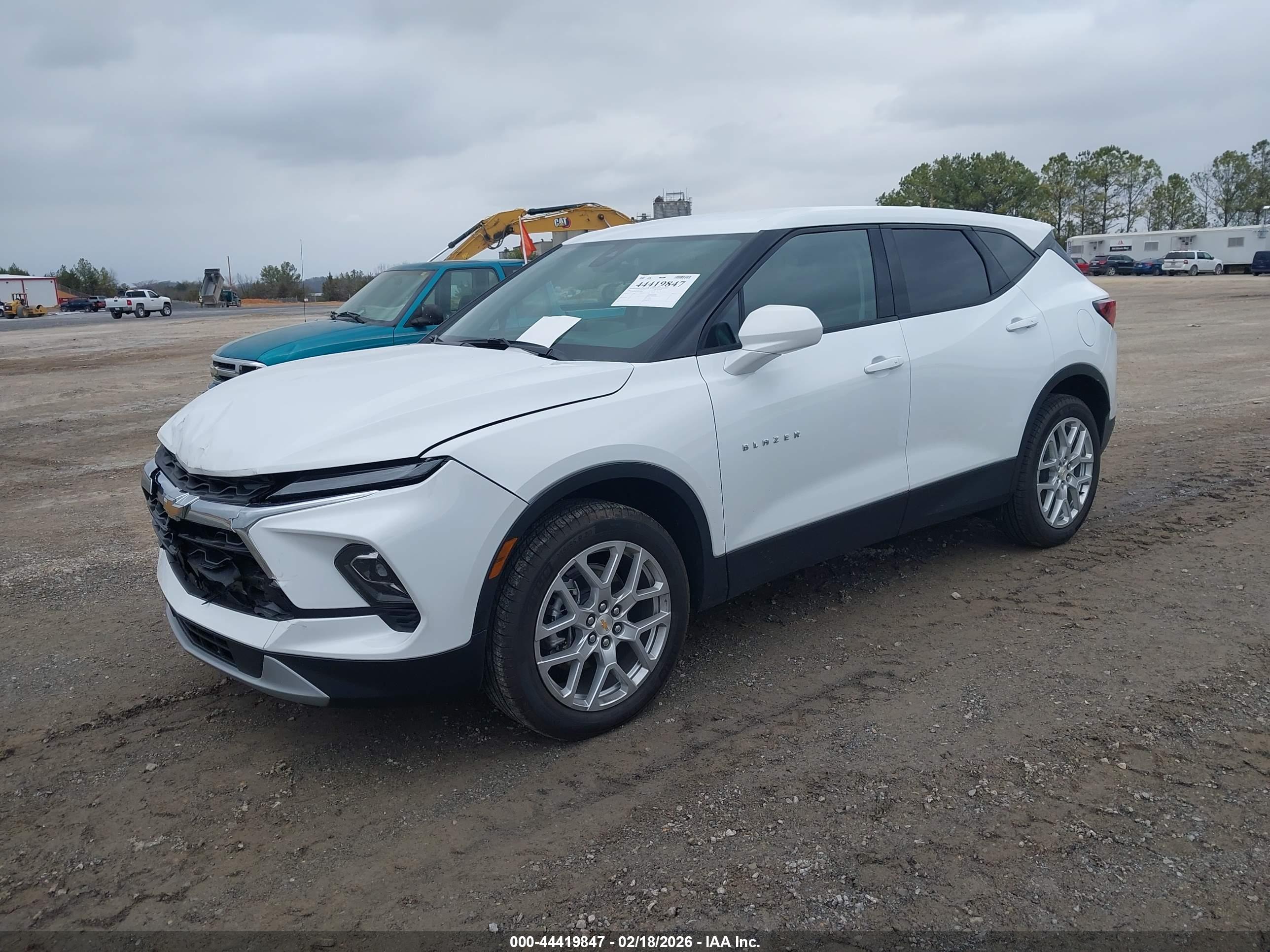 CHEVROLET BLAZER image 2
