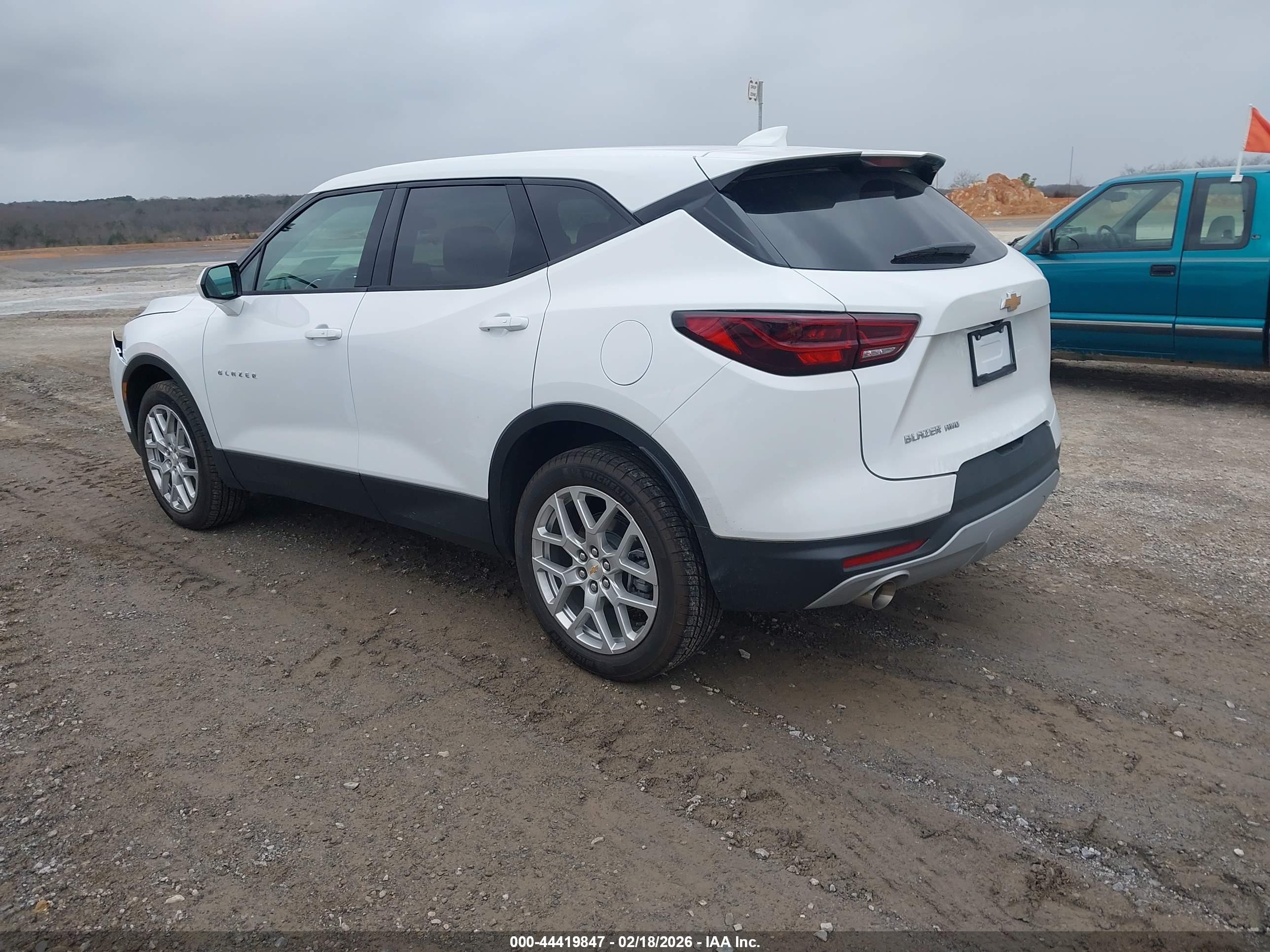 CHEVROLET BLAZER image 3
