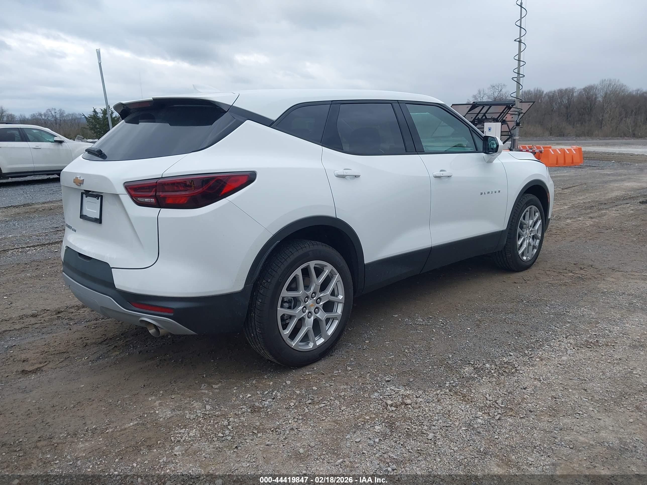 CHEVROLET BLAZER image 4
