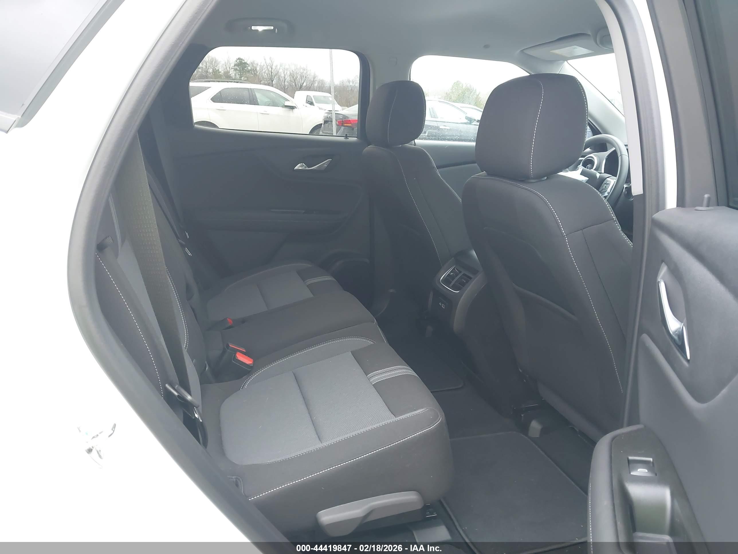 CHEVROLET BLAZER image 8