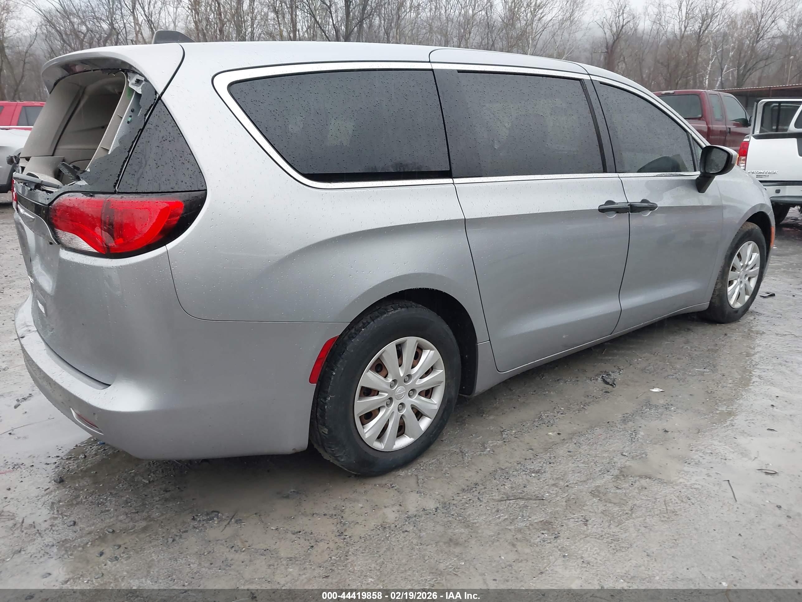 CHRYSLER PACIFICA image 4