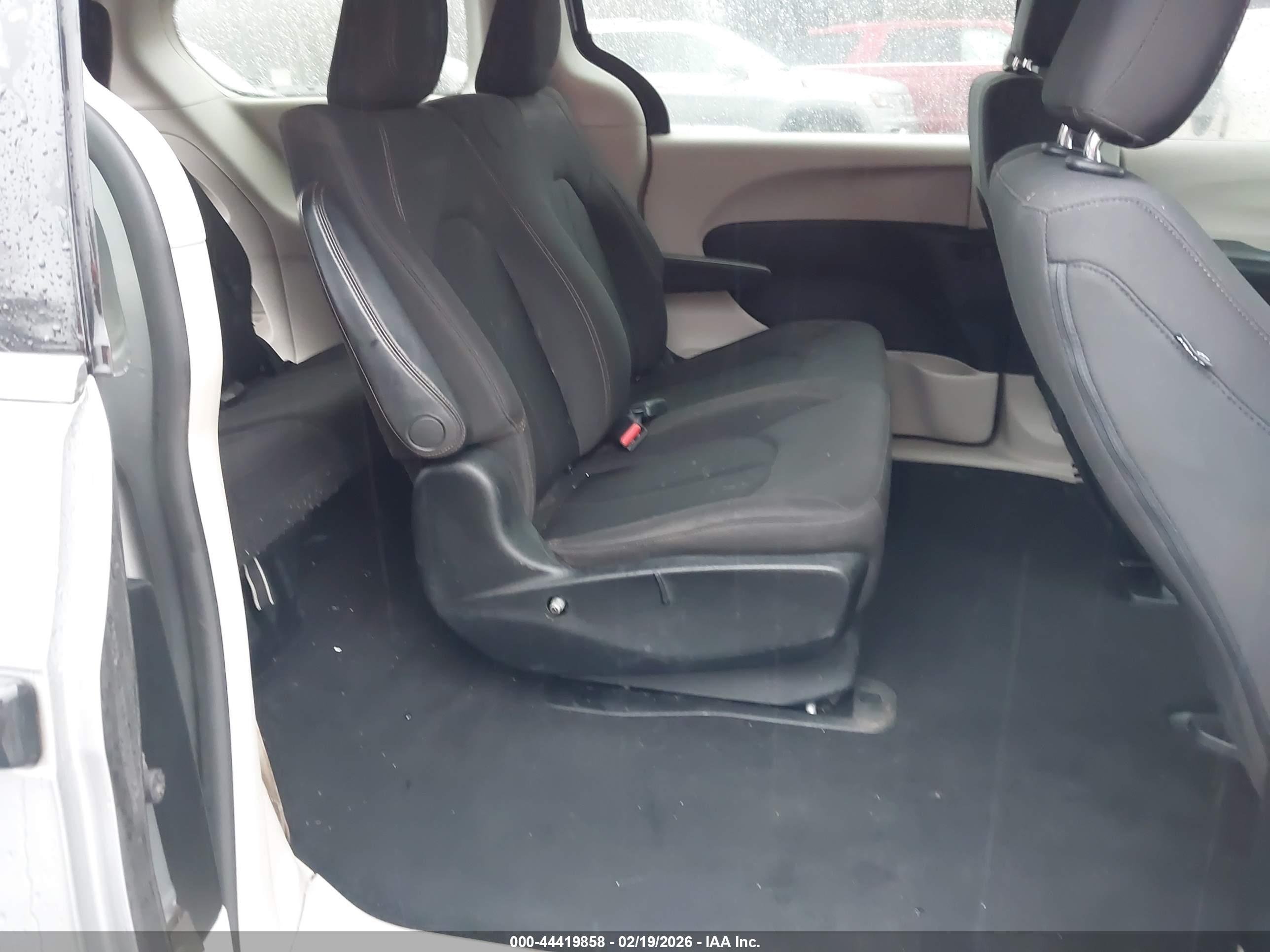 CHRYSLER PACIFICA image 8