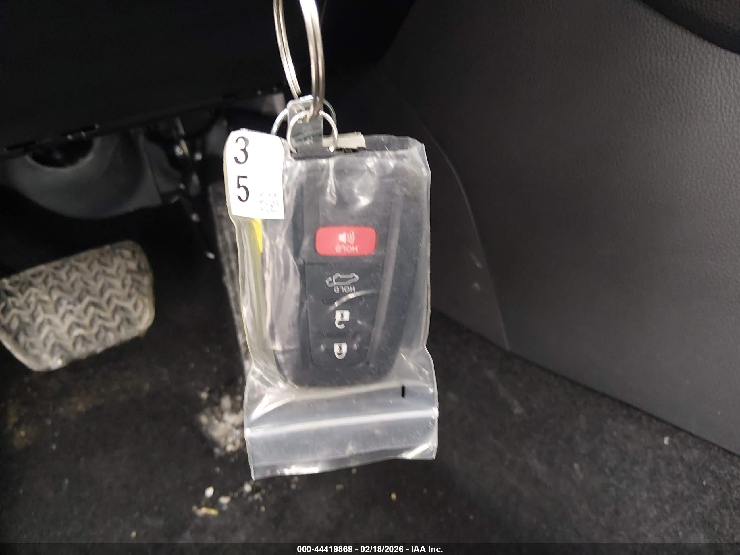 TOYOTA RAV4 image 11