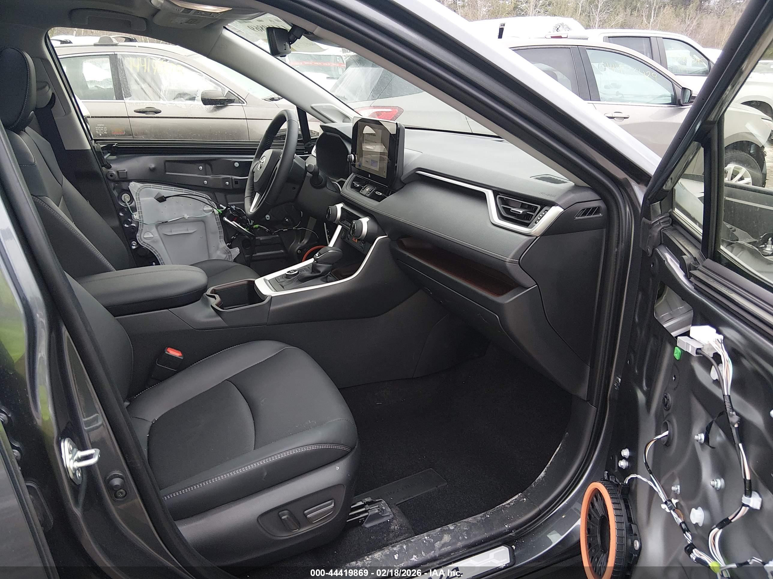 TOYOTA RAV4 image 5