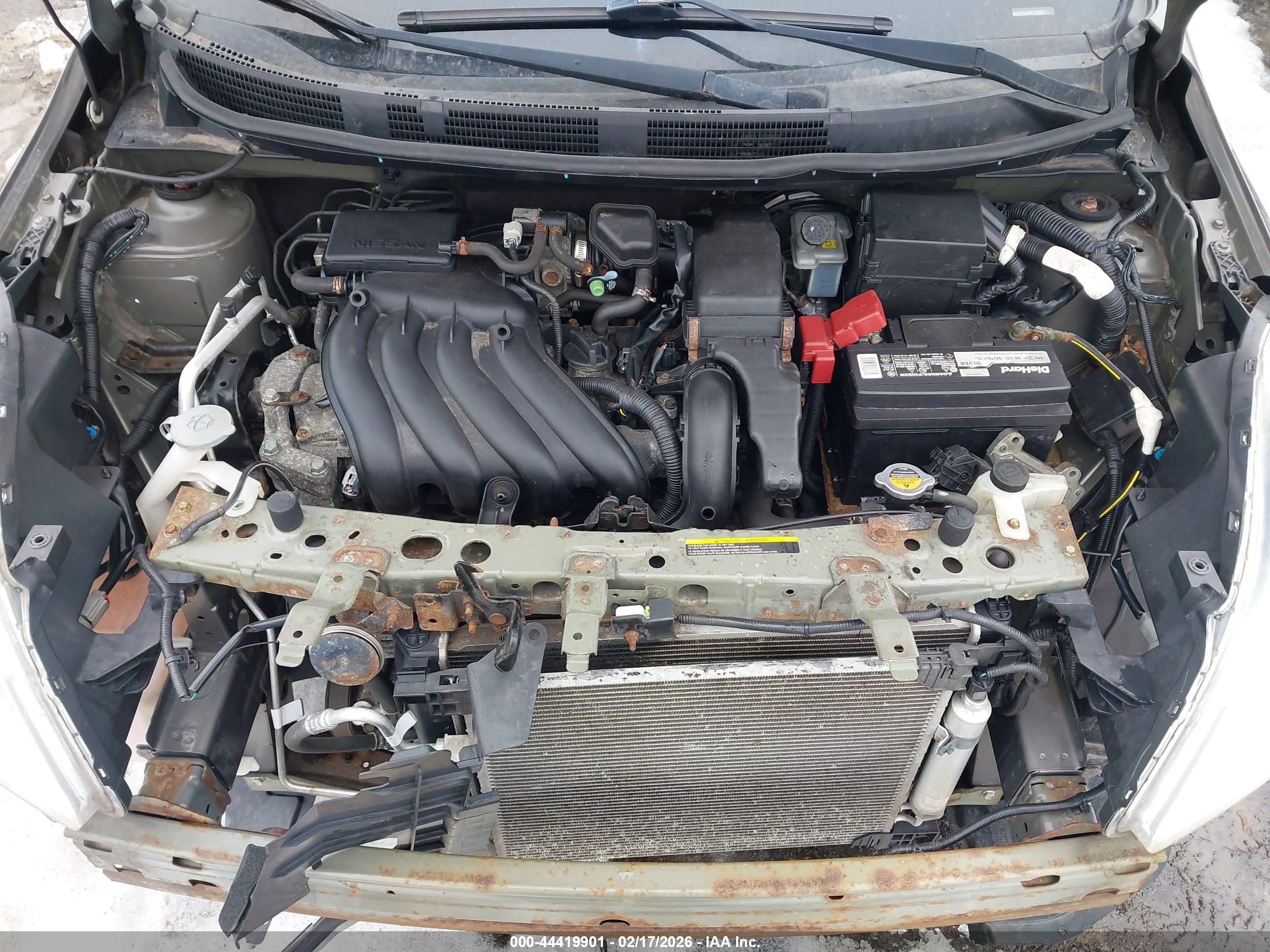 NISSAN VERSA image 10