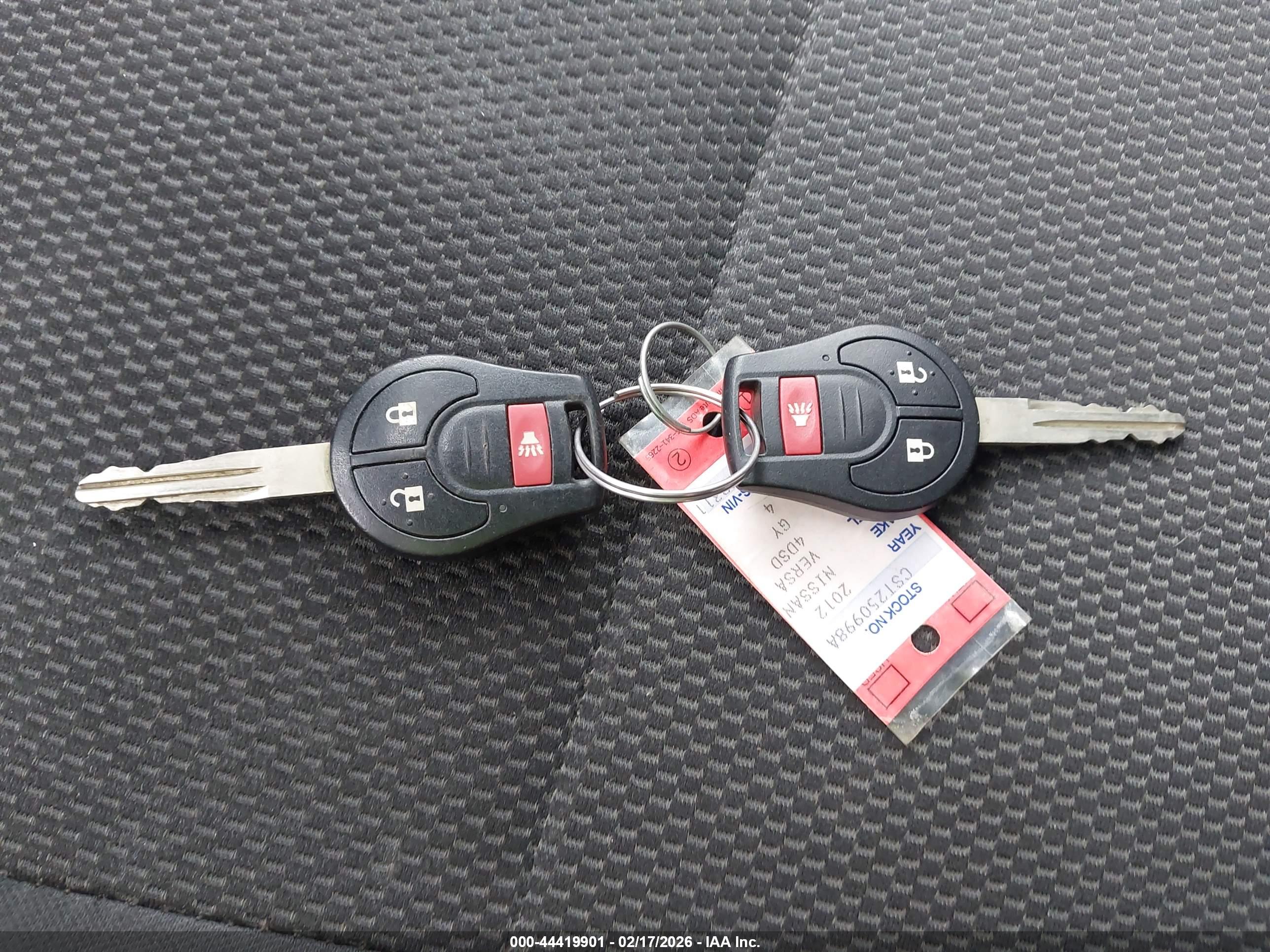 NISSAN VERSA image 11