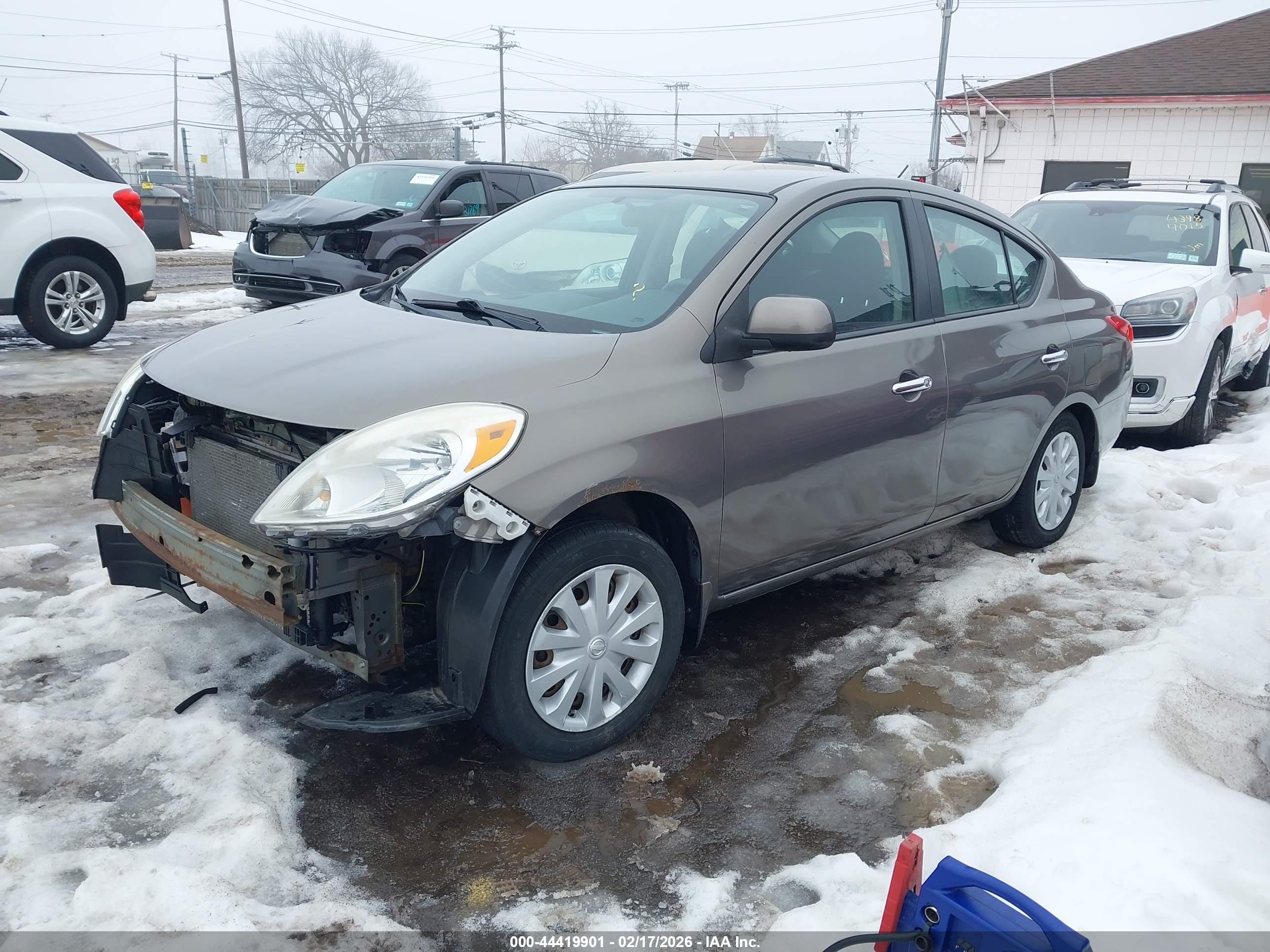 NISSAN VERSA image 2