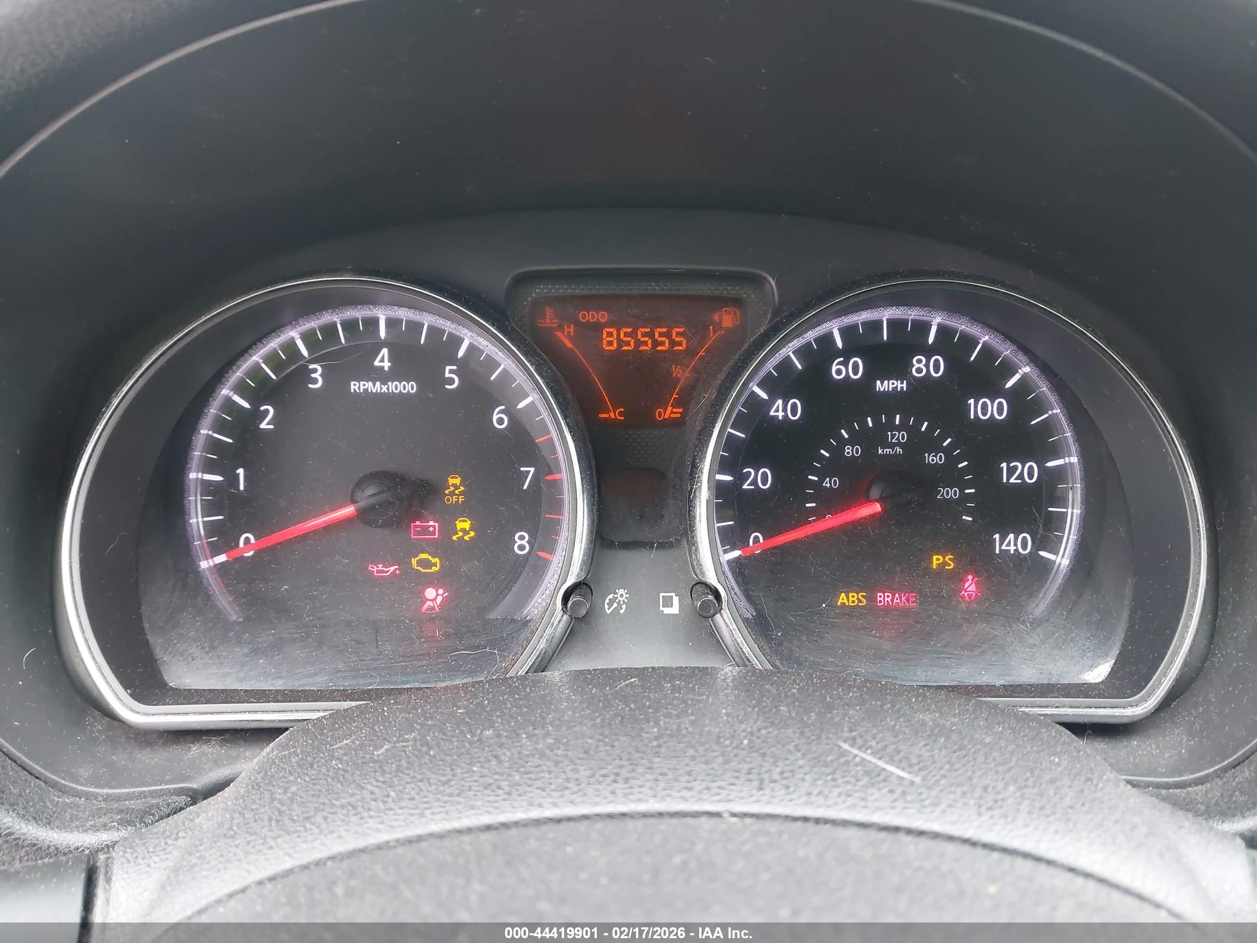 NISSAN VERSA image 7